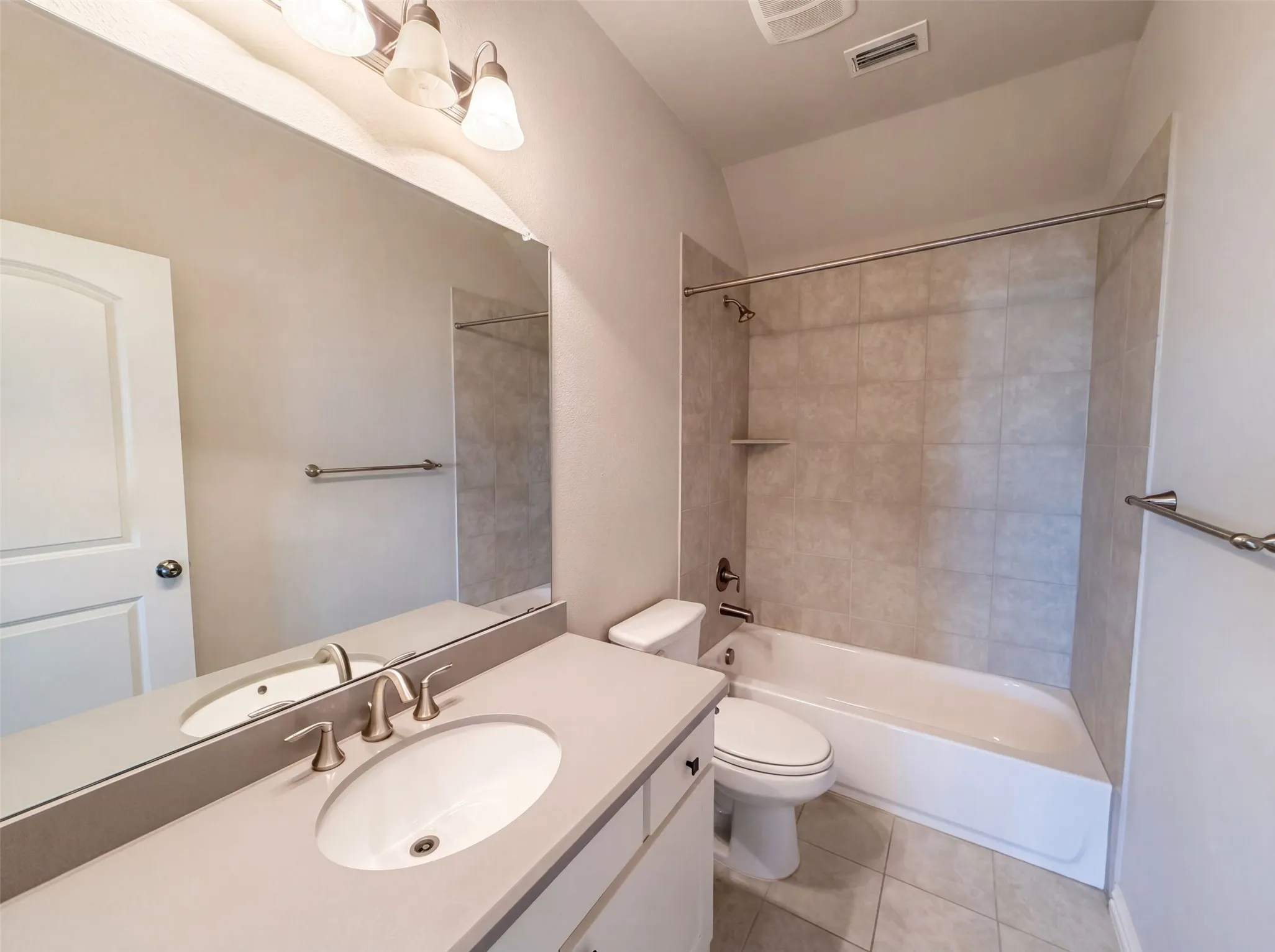 Single Family Residence For Sale in Denton County , 15133 Seventeen Lakes Boulevard, Fort Worth, Texas 76262, 4 Bedroom, 3 Bathroom, 3 Garage spaces, 3,406 Sqft, built in 2015, mls#21357933, Real Estate Agent in Fort Worth, Homes For Sale in Denton county, Homes For Sale in Fort Worth, Realtor in Fort Worth Texas, Real Estate Brokerage Independent Realty Texas, Luminita Cordes Realtor