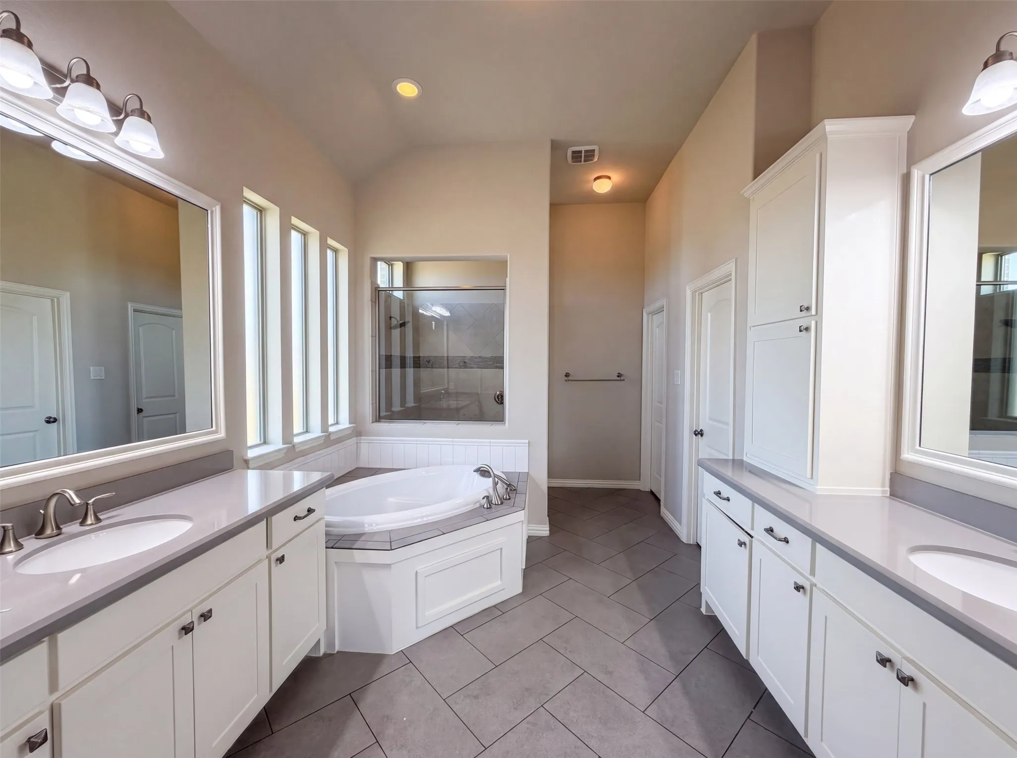 Single Family Residence For Sale in Denton County , 15133 Seventeen Lakes Boulevard, Fort Worth, Texas 76262, 4 Bedroom, 3 Bathroom, 3 Garage spaces, 3,406 Sqft, built in 2015, mls#21357933, Real Estate Agent in Fort Worth, Homes For Sale in Denton county, Homes For Sale in Fort Worth, Realtor in Fort Worth Texas, Real Estate Brokerage Independent Realty Texas, Luminita Cordes Realtor