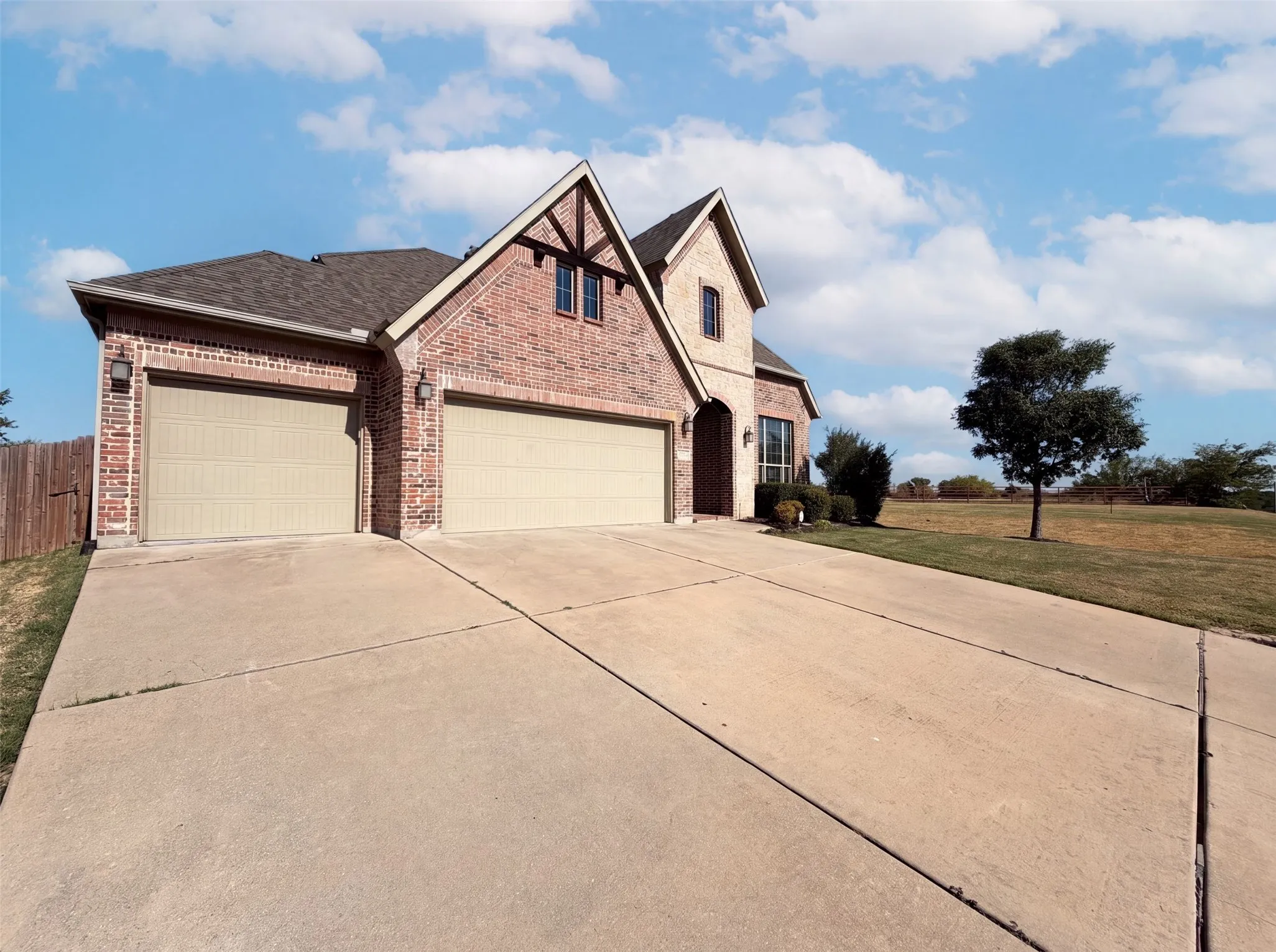 Single Family Residence For Sale in Denton County , 15133 Seventeen Lakes Boulevard, Fort Worth, Texas 76262, 4 Bedroom, 3 Bathroom, 3 Garage spaces, 3,406 Sqft, built in 2015, mls#21357933, Real Estate Agent in Fort Worth, Homes For Sale in Denton county, Homes For Sale in Fort Worth, Realtor in Fort Worth Texas, Real Estate Brokerage Independent Realty Texas, Luminita Cordes Realtor