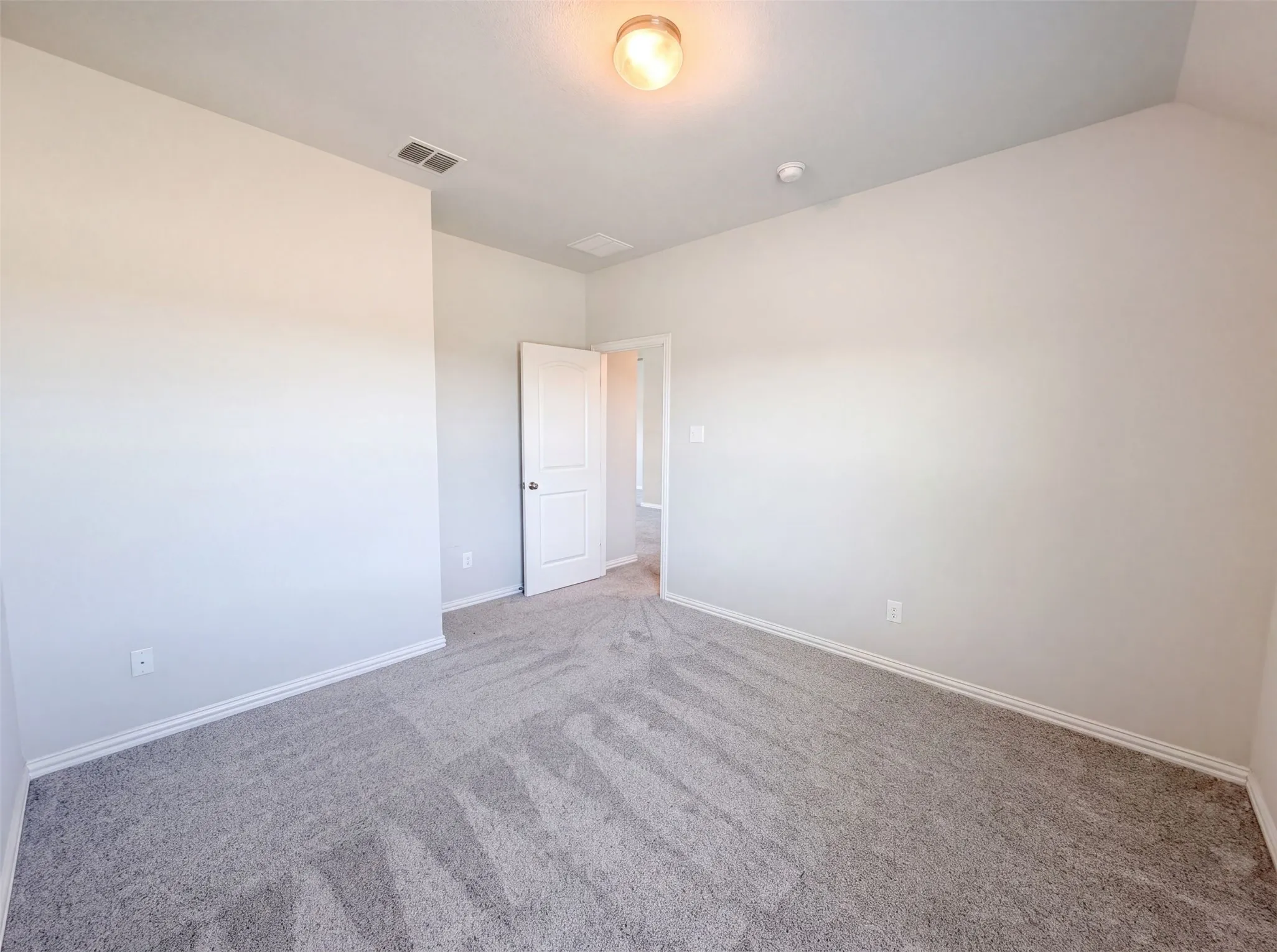 Single Family Residence For Sale in Denton County , 15133 Seventeen Lakes Boulevard, Fort Worth, Texas 76262, 4 Bedroom, 3 Bathroom, 3 Garage spaces, 3,406 Sqft, built in 2015, mls#21357933, Real Estate Agent in Fort Worth, Homes For Sale in Denton county, Homes For Sale in Fort Worth, Realtor in Fort Worth Texas, Real Estate Brokerage Independent Realty Texas, Luminita Cordes Realtor