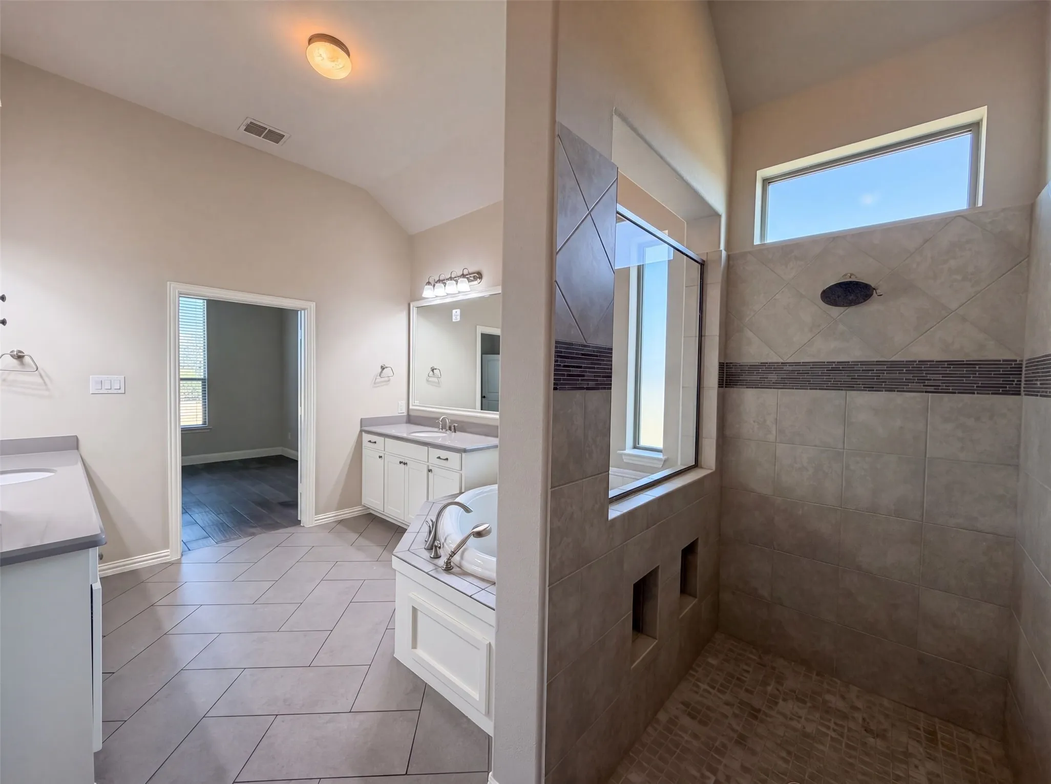 Single Family Residence For Sale in Denton County , 15133 Seventeen Lakes Boulevard, Fort Worth, Texas 76262, 4 Bedroom, 3 Bathroom, 3 Garage spaces, 3,406 Sqft, built in 2015, mls#21357933, Real Estate Agent in Fort Worth, Homes For Sale in Denton county, Homes For Sale in Fort Worth, Realtor in Fort Worth Texas, Real Estate Brokerage Independent Realty Texas, Luminita Cordes Realtor