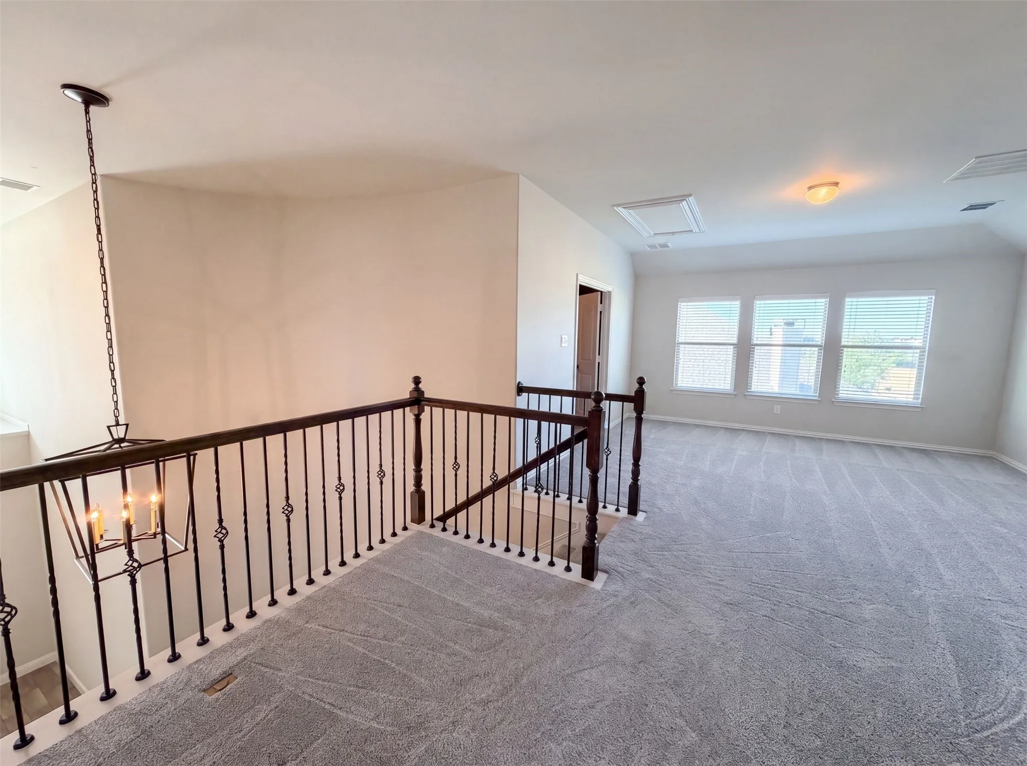 Single Family Residence For Sale in Denton County , 15133 Seventeen Lakes Boulevard, Fort Worth, Texas 76262, 4 Bedroom, 3 Bathroom, 3 Garage spaces, 3,406 Sqft, built in 2015, mls#21357933, Real Estate Agent in Fort Worth, Homes For Sale in Denton county, Homes For Sale in Fort Worth, Realtor in Fort Worth Texas, Real Estate Brokerage Independent Realty Texas, Luminita Cordes Realtor