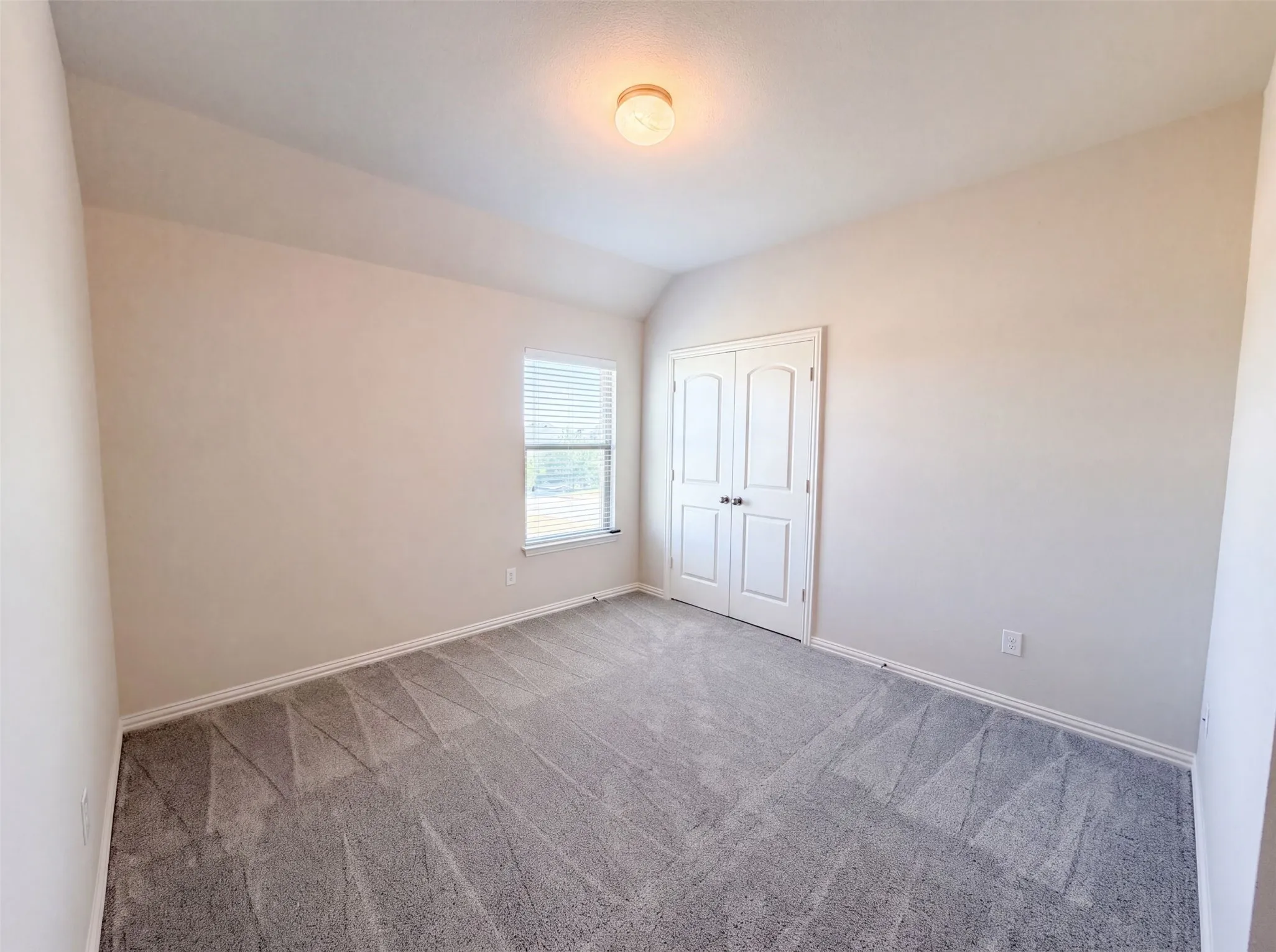 Single Family Residence For Sale in Denton County , 15133 Seventeen Lakes Boulevard, Fort Worth, Texas 76262, 4 Bedroom, 3 Bathroom, 3 Garage spaces, 3,406 Sqft, built in 2015, mls#21357933, Real Estate Agent in Fort Worth, Homes For Sale in Denton county, Homes For Sale in Fort Worth, Realtor in Fort Worth Texas, Real Estate Brokerage Independent Realty Texas, Luminita Cordes Realtor