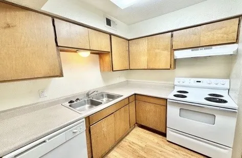 Apartment For Rent in Denton County , 1115 N Austin Street, Denton, Texas 76201, 2 Bedroom, 1 Bathroom, Garage spaces, 855 Sqft, built in 1970, Price $900, mls#21358860, Real Estate Agent in Denton, Homes For Rent in Denton county, Homes For Rent in Denton, Realtor in Denton Texas, Real Estate Brokerage Independent Realty Texas, Luminita Cordes Realtor