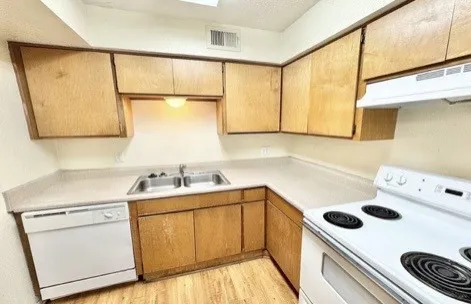 Apartment For Rent in Denton County , 1115 N Austin Street, Denton, Texas 76201, 2 Bedroom, 1 Bathroom, Garage spaces, 855 Sqft, built in 1970, Price $900, mls#21358860, Real Estate Agent in Denton, Homes For Rent in Denton county, Homes For Rent in Denton, Realtor in Denton Texas, Real Estate Brokerage Independent Realty Texas, Luminita Cordes Realtor