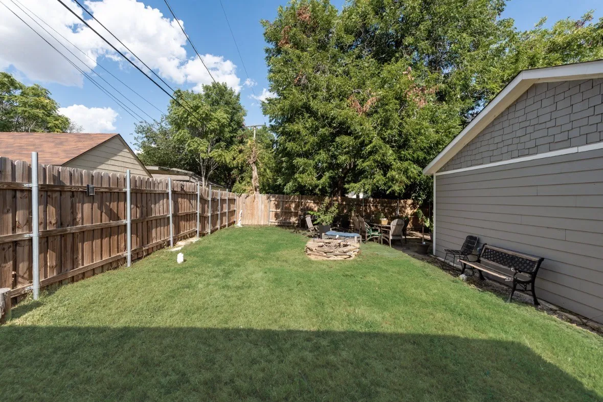 Single Family Residence For Sale in Tarrant County , 4024 Calmont Avenue, Fort Worth, Texas 76107, 4 Bedroom, 2 Bathroom, 1 Garage spaces, 1,743 Sqft, built in 1940, mls#21356148, Real Estate Agent in Fort Worth, Homes For Sale in Tarrant county, Homes For Sale in Fort Worth, Realtor in Fort Worth Texas, Real Estate Brokerage Independent Realty Texas, Luminita Cordes Realtor