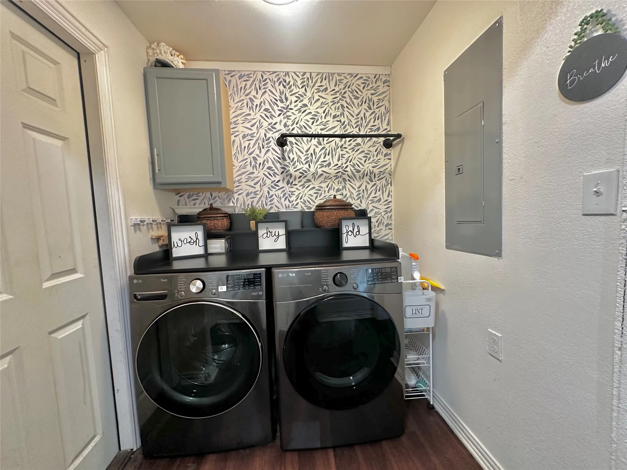 Single Family Residence For Sale in Tarrant County , 4024 Calmont Avenue, Fort Worth, Texas 76107, 4 Bedroom, 2 Bathroom, 1 Garage spaces, 1,743 Sqft, built in 1940, mls#21356148, Real Estate Agent in Fort Worth, Homes For Sale in Tarrant county, Homes For Sale in Fort Worth, Realtor in Fort Worth Texas, Real Estate Brokerage Independent Realty Texas, Luminita Cordes Realtor