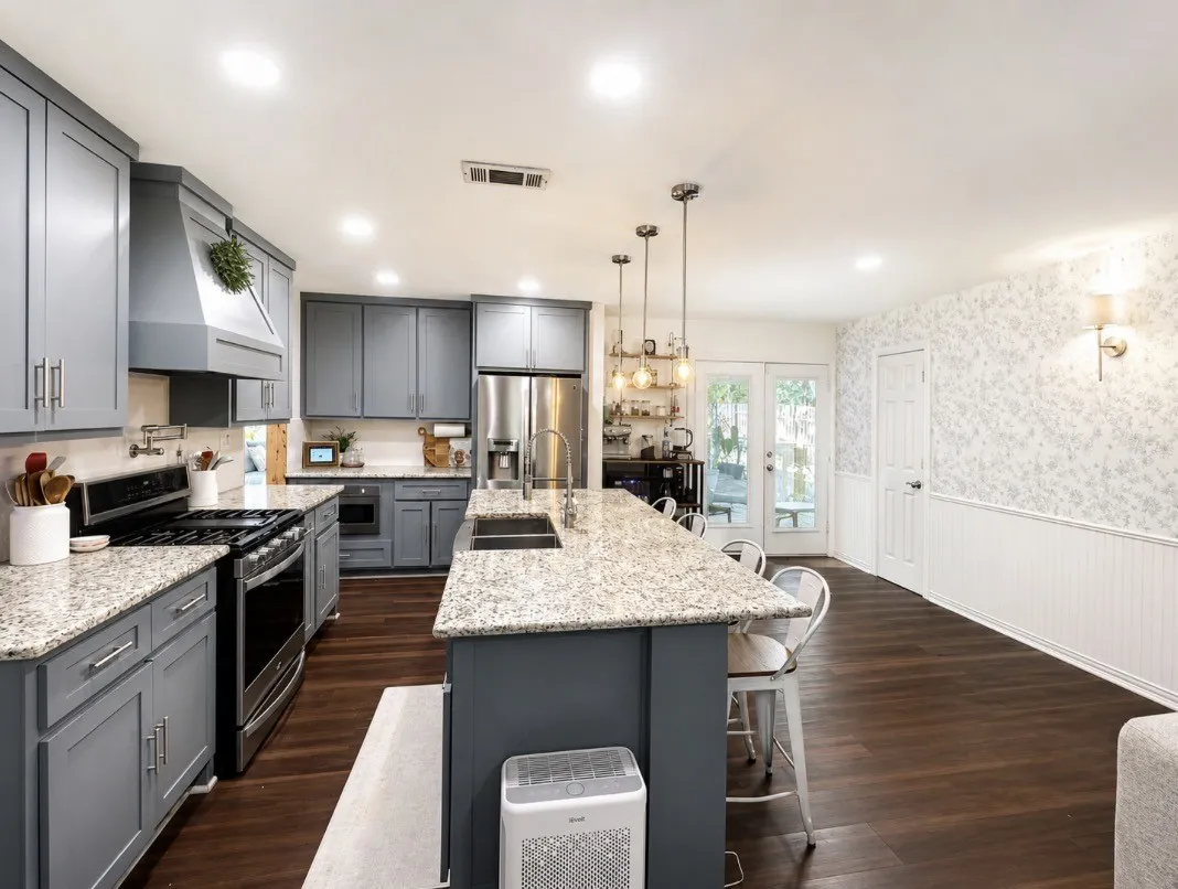 Single Family Residence For Sale in Tarrant County , 4024 Calmont Avenue, Fort Worth, Texas 76107, 4 Bedroom, 2 Bathroom, 1 Garage spaces, 1,743 Sqft, built in 1940, mls#21356148, Real Estate Agent in Fort Worth, Homes For Sale in Tarrant county, Homes For Sale in Fort Worth, Realtor in Fort Worth Texas, Real Estate Brokerage Independent Realty Texas, Luminita Cordes Realtor