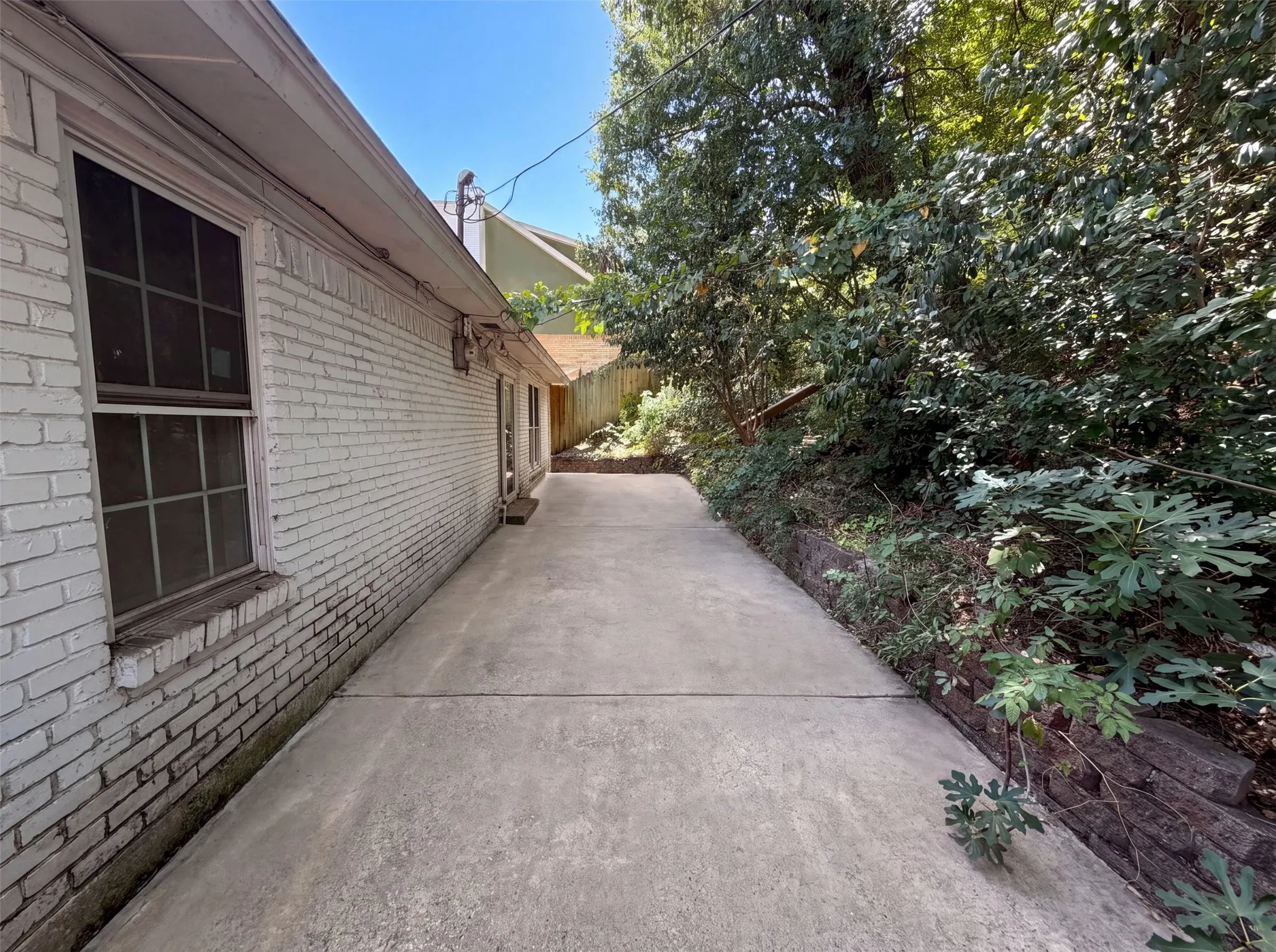 Single Family Residence For Sale in Dallas County , 3969 Lost Creek Drive, Dallas, Texas 75224, 4 Bedroom, 2 Bathroom, 2 Garage spaces, 1,845 Sqft, built in 1958, mls#21356632, Real Estate Agent in Dallas, Homes For Sale in Dallas county, Homes For Sale in Dallas, Realtor in Dallas Texas, Real Estate Brokerage Independent Realty Texas, Luminita Cordes Realtor