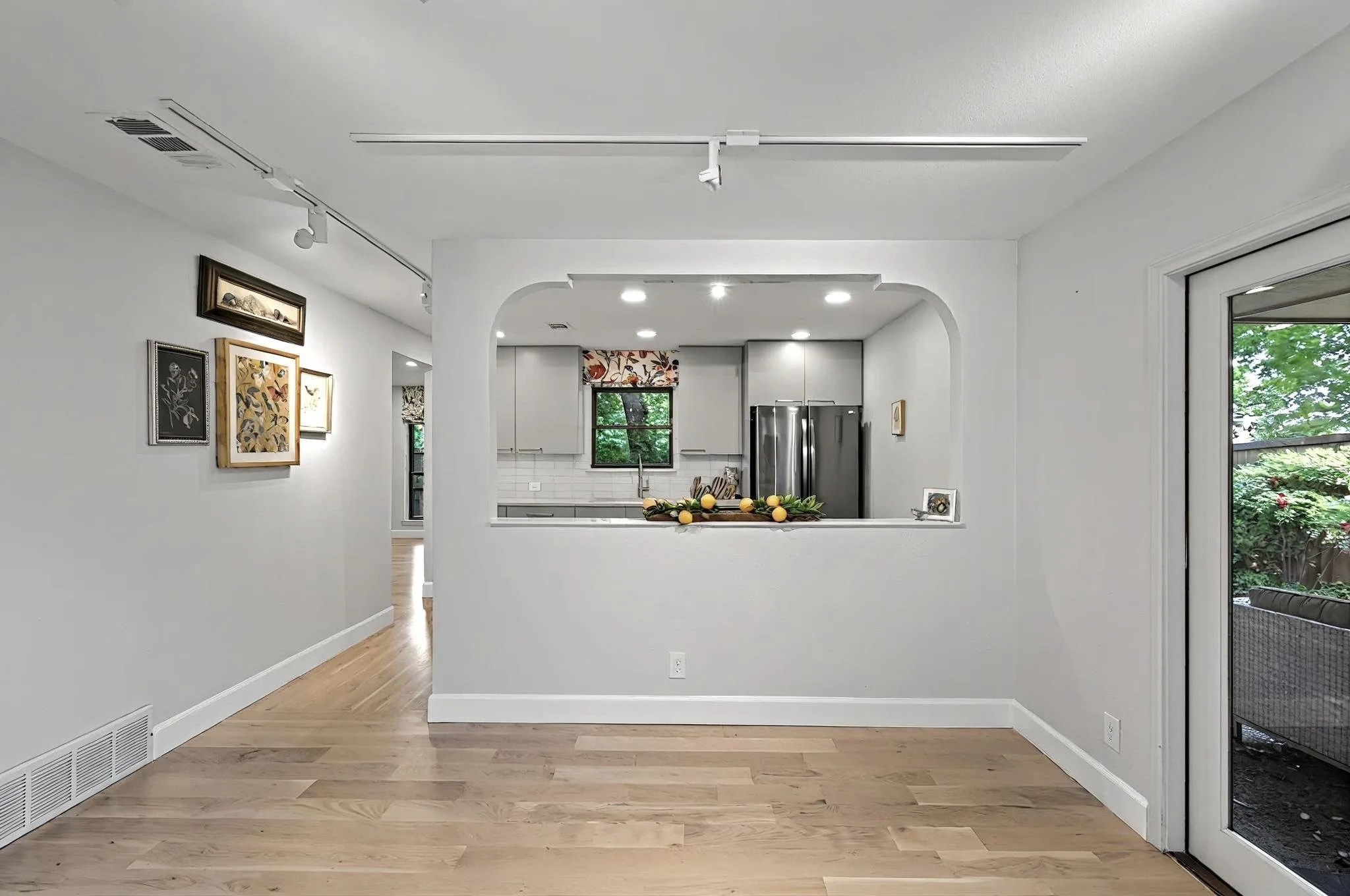 Townhouse For Rent in Tarrant County , 3701 Hulen Park Drive, Fort Worth, Texas 76109, 3 Bedroom, 2 Bathroom, 2 Garage spaces, 2,172 Sqft, built in 1974, mls#21359725, Real Estate Agent in Fort Worth, Homes For Rent in Tarrant county, Homes For Rent in Fort Worth, Realtor in Fort Worth Texas, Real Estate Brokerage Independent Realty Texas, Luminita Cordes Realtor