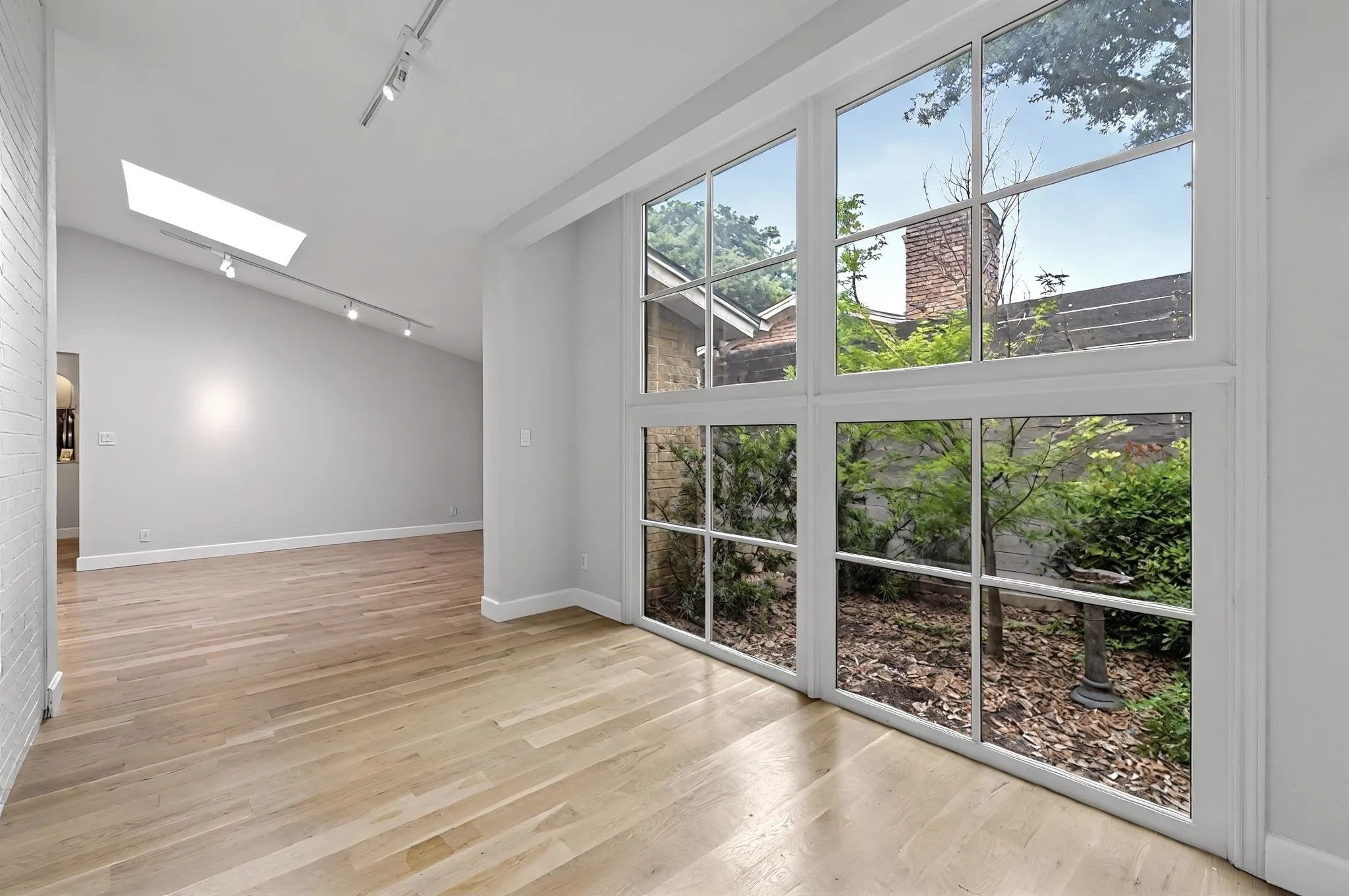 Townhouse For Rent in Tarrant County , 3701 Hulen Park Drive, Fort Worth, Texas 76109, 3 Bedroom, 2 Bathroom, 2 Garage spaces, 2,172 Sqft, built in 1974, mls#21359725, Real Estate Agent in Fort Worth, Homes For Rent in Tarrant county, Homes For Rent in Fort Worth, Realtor in Fort Worth Texas, Real Estate Brokerage Independent Realty Texas, Luminita Cordes Realtor