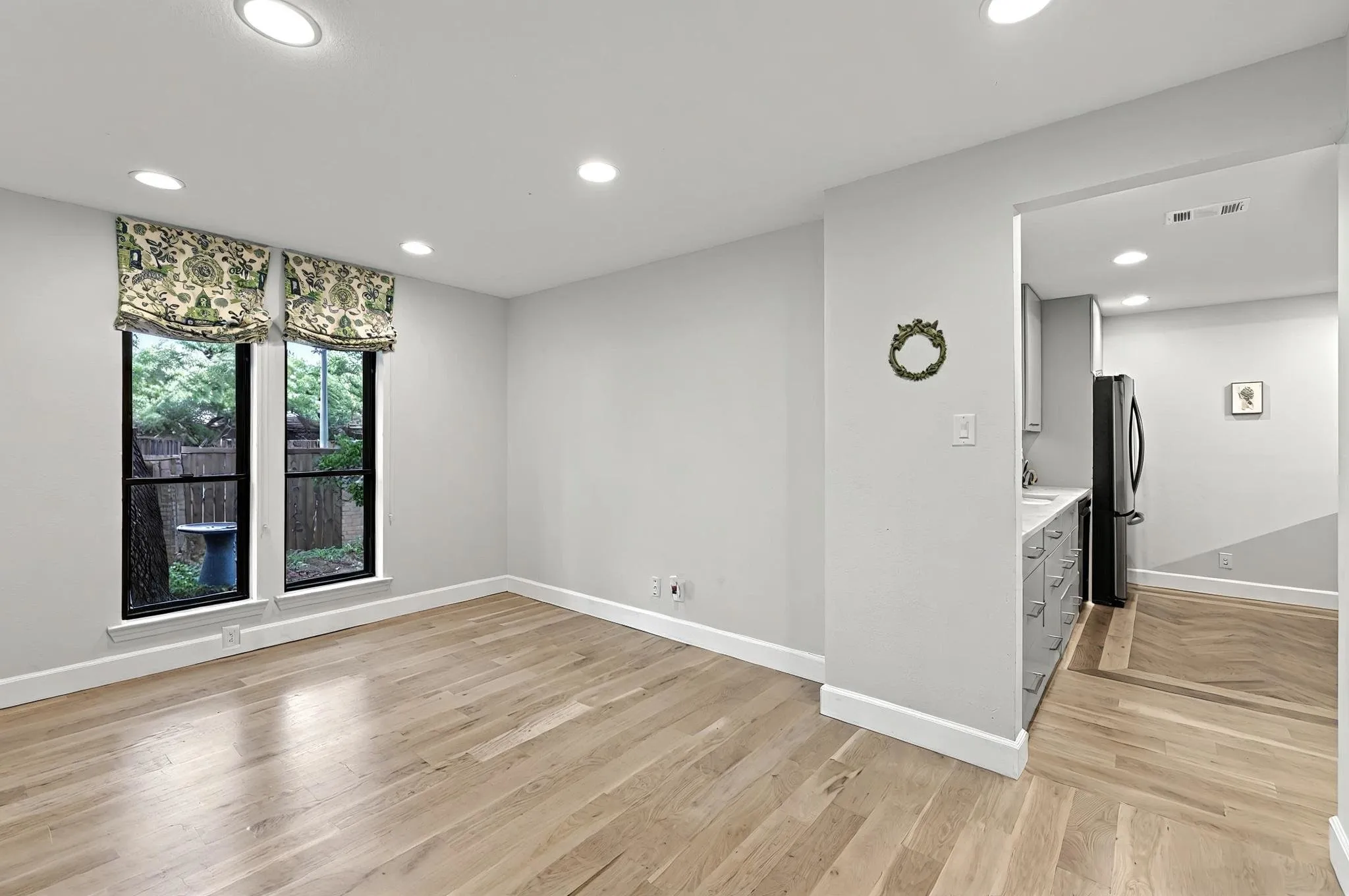 Townhouse For Rent in Tarrant County , 3701 Hulen Park Drive, Fort Worth, Texas 76109, 3 Bedroom, 2 Bathroom, 2 Garage spaces, 2,172 Sqft, built in 1974, mls#21359725, Real Estate Agent in Fort Worth, Homes For Rent in Tarrant county, Homes For Rent in Fort Worth, Realtor in Fort Worth Texas, Real Estate Brokerage Independent Realty Texas, Luminita Cordes Realtor