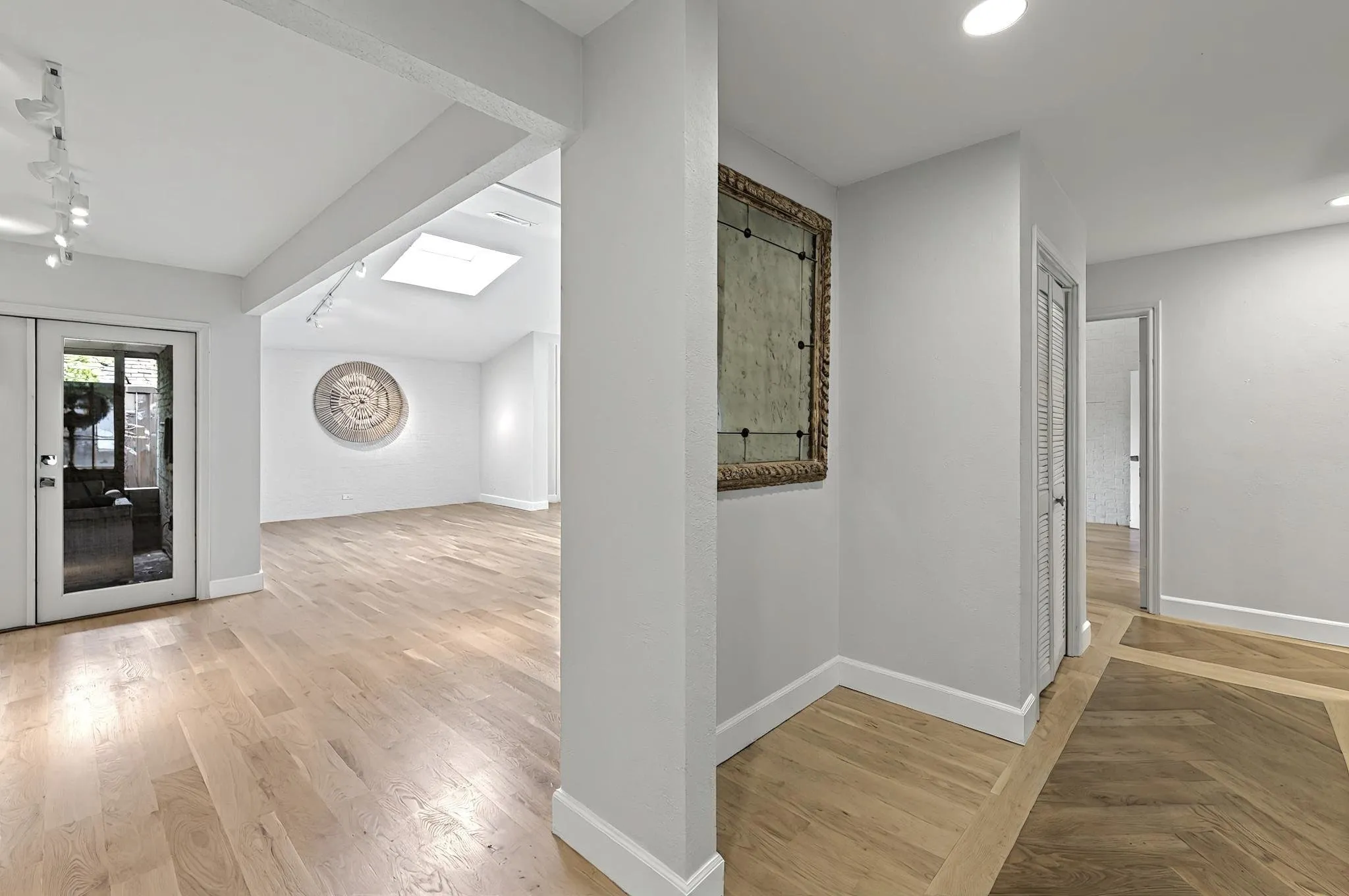 Townhouse For Rent in Tarrant County , 3701 Hulen Park Drive, Fort Worth, Texas 76109, 3 Bedroom, 2 Bathroom, 2 Garage spaces, 2,172 Sqft, built in 1974, mls#21359725, Real Estate Agent in Fort Worth, Homes For Rent in Tarrant county, Homes For Rent in Fort Worth, Realtor in Fort Worth Texas, Real Estate Brokerage Independent Realty Texas, Luminita Cordes Realtor