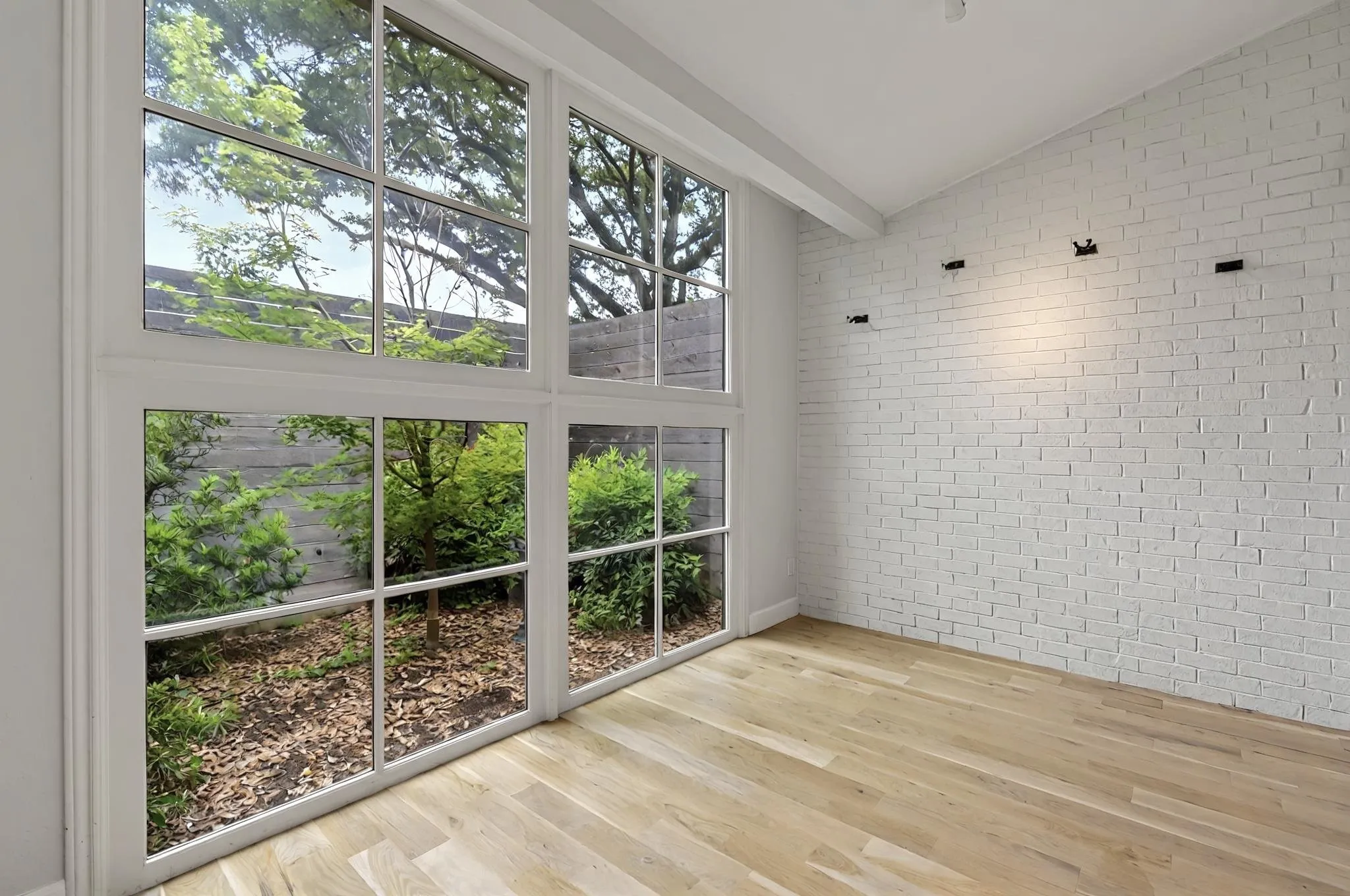 Townhouse For Rent in Tarrant County , 3701 Hulen Park Drive, Fort Worth, Texas 76109, 3 Bedroom, 2 Bathroom, 2 Garage spaces, 2,172 Sqft, built in 1974, mls#21359725, Real Estate Agent in Fort Worth, Homes For Rent in Tarrant county, Homes For Rent in Fort Worth, Realtor in Fort Worth Texas, Real Estate Brokerage Independent Realty Texas, Luminita Cordes Realtor