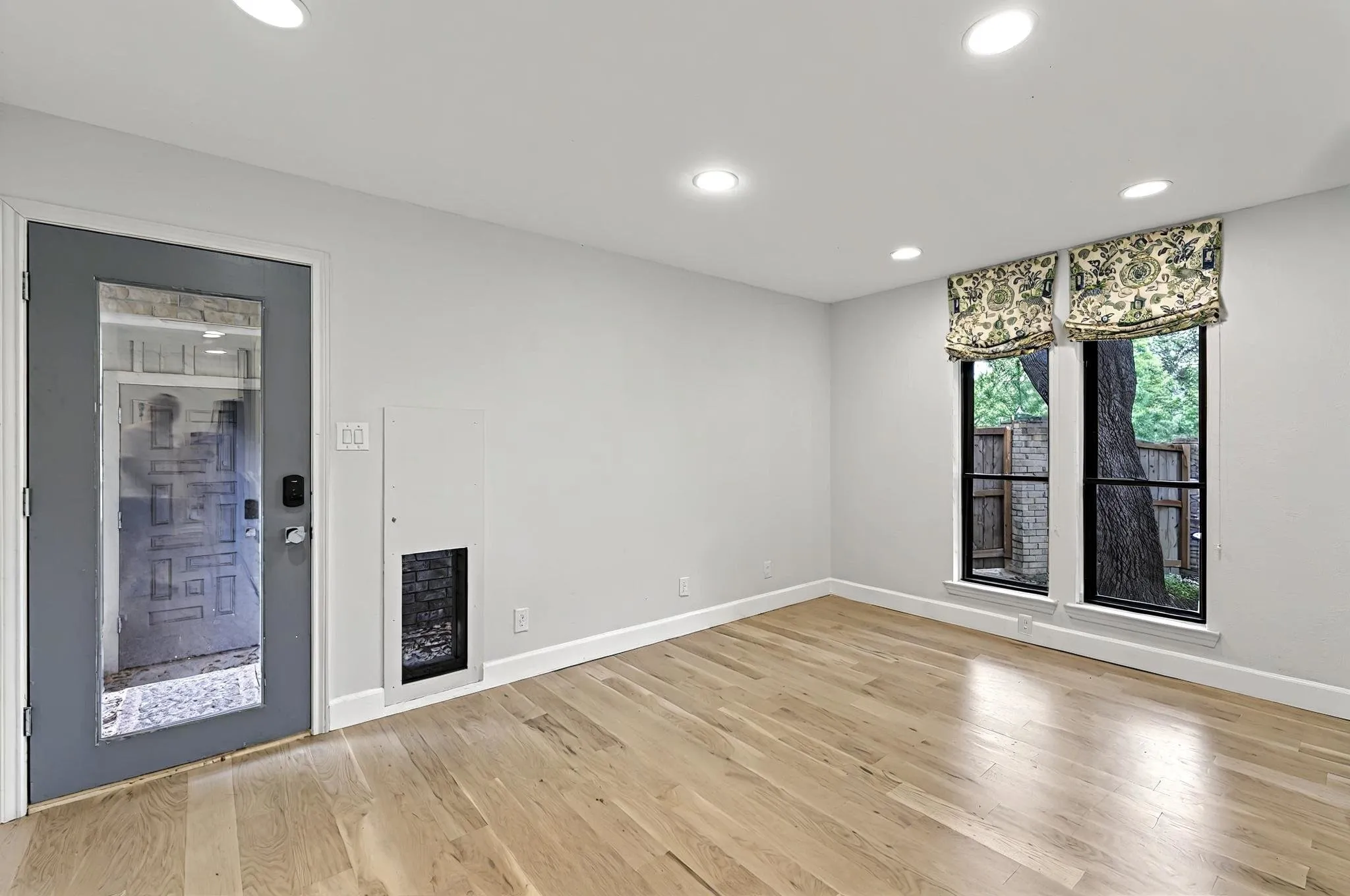 Townhouse For Rent in Tarrant County , 3701 Hulen Park Drive, Fort Worth, Texas 76109, 3 Bedroom, 2 Bathroom, 2 Garage spaces, 2,172 Sqft, built in 1974, mls#21359725, Real Estate Agent in Fort Worth, Homes For Rent in Tarrant county, Homes For Rent in Fort Worth, Realtor in Fort Worth Texas, Real Estate Brokerage Independent Realty Texas, Luminita Cordes Realtor