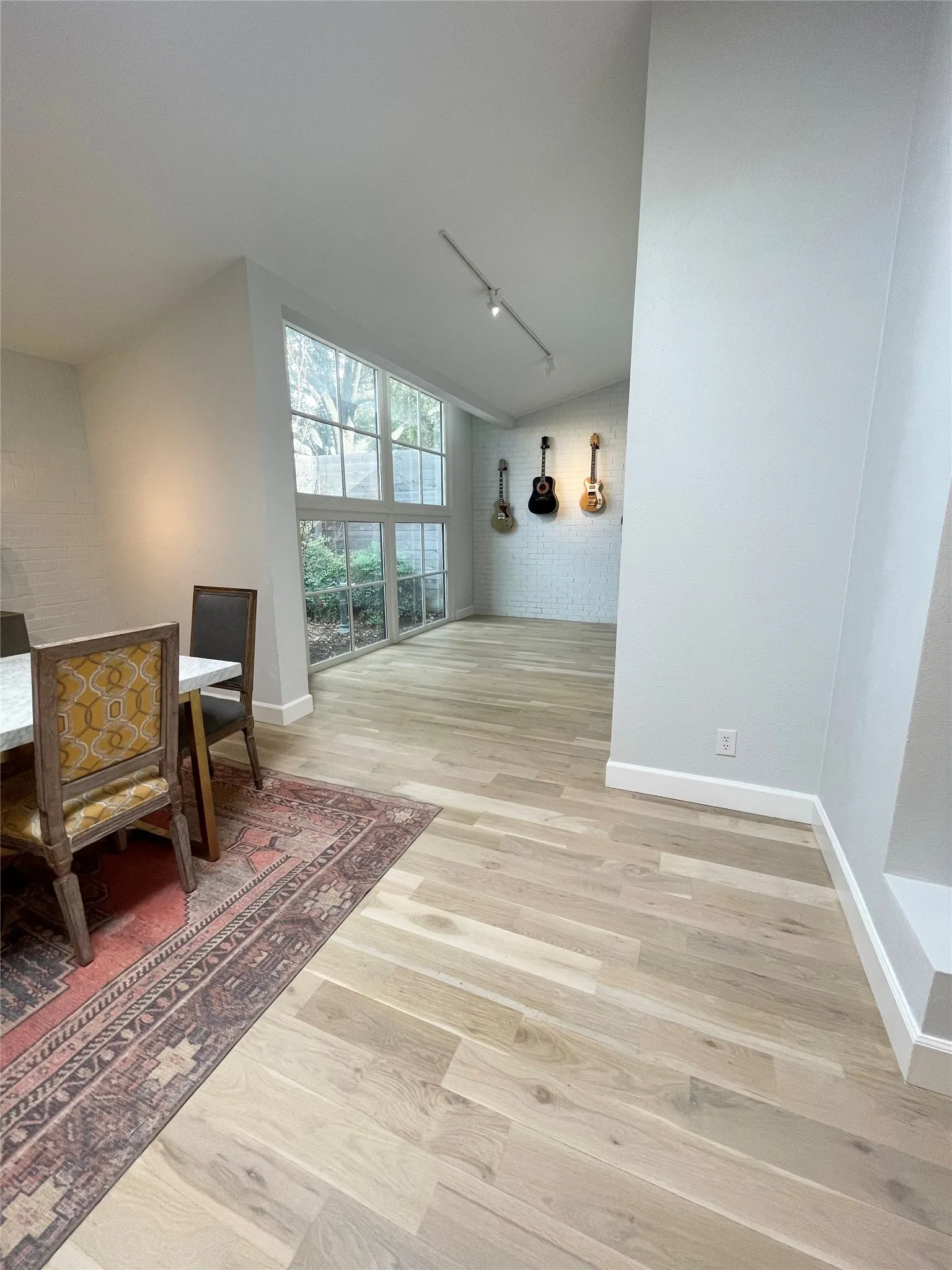 Townhouse For Rent in Tarrant County , 3701 Hulen Park Drive, Fort Worth, Texas 76109, 3 Bedroom, 2 Bathroom, 2 Garage spaces, 2,172 Sqft, built in 1974, mls#21359725, Real Estate Agent in Fort Worth, Homes For Rent in Tarrant county, Homes For Rent in Fort Worth, Realtor in Fort Worth Texas, Real Estate Brokerage Independent Realty Texas, Luminita Cordes Realtor