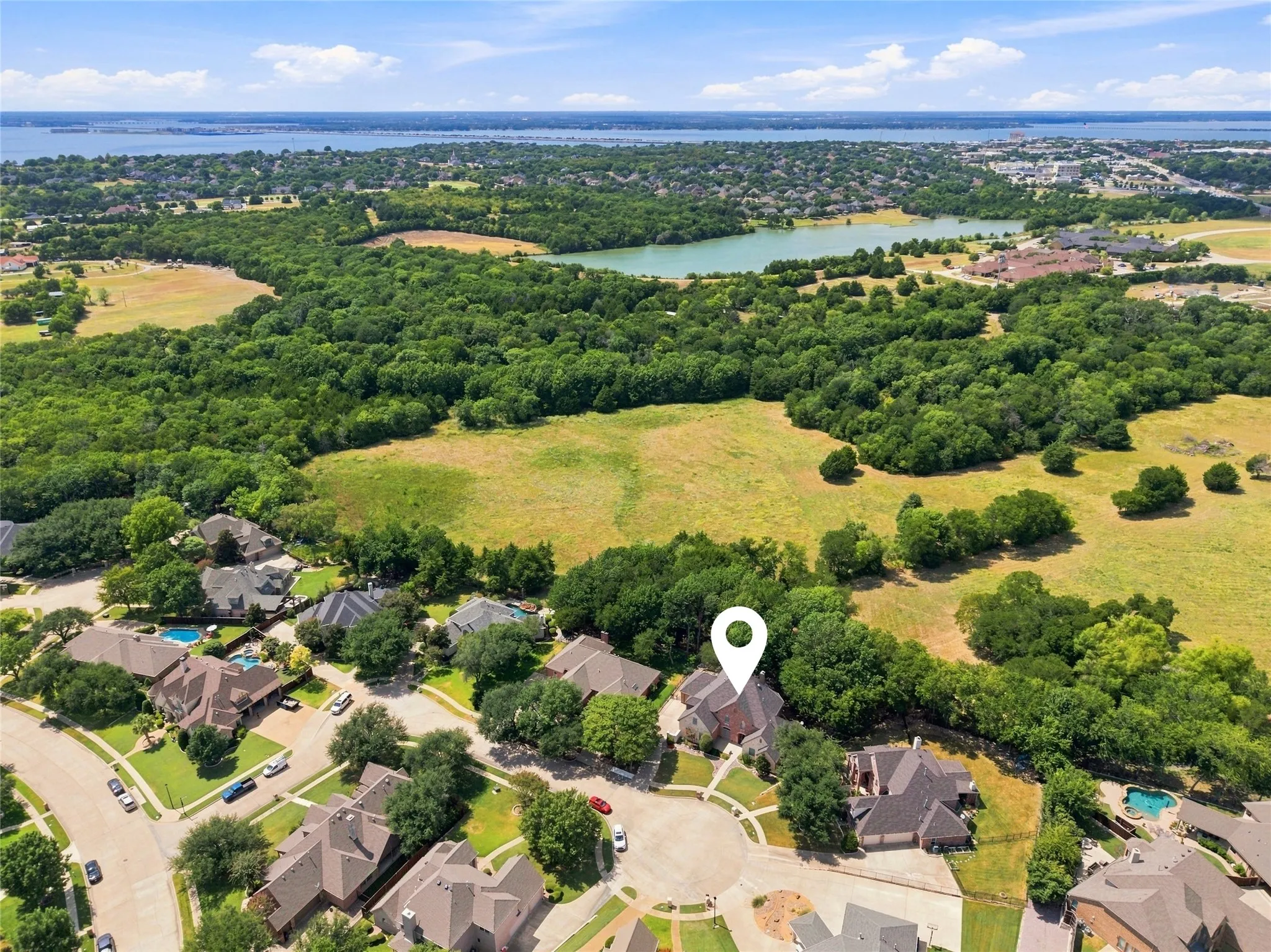 Single Family Residence For Sale in Rockwall County , 2409 Legend Drive, Heath, Texas 75032, 5 Bedroom, 5 Bathroom, 3 Garage spaces, 3,788 Sqft, built in 1999, mls#21359047, Real Estate Agent in Heath, Homes For Sale in Rockwall county, Homes For Sale in Heath, Realtor in Heath Texas, Real Estate Brokerage Independent Realty Texas, Luminita Cordes Realtor
