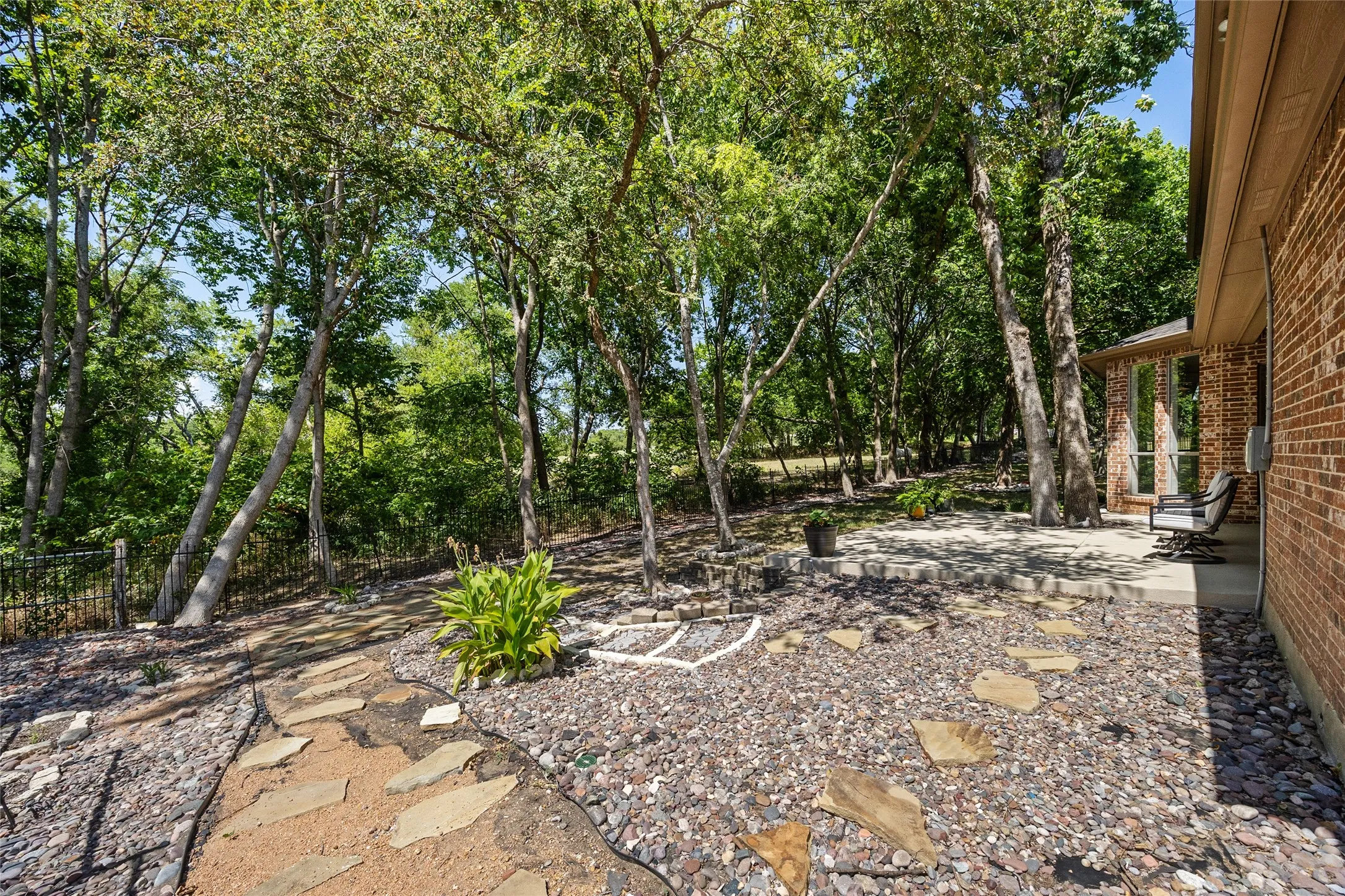 Single Family Residence For Sale in Rockwall County , 2409 Legend Drive, Heath, Texas 75032, 5 Bedroom, 5 Bathroom, 3 Garage spaces, 3,788 Sqft, built in 1999, mls#21359047, Real Estate Agent in Heath, Homes For Sale in Rockwall county, Homes For Sale in Heath, Realtor in Heath Texas, Real Estate Brokerage Independent Realty Texas, Luminita Cordes Realtor