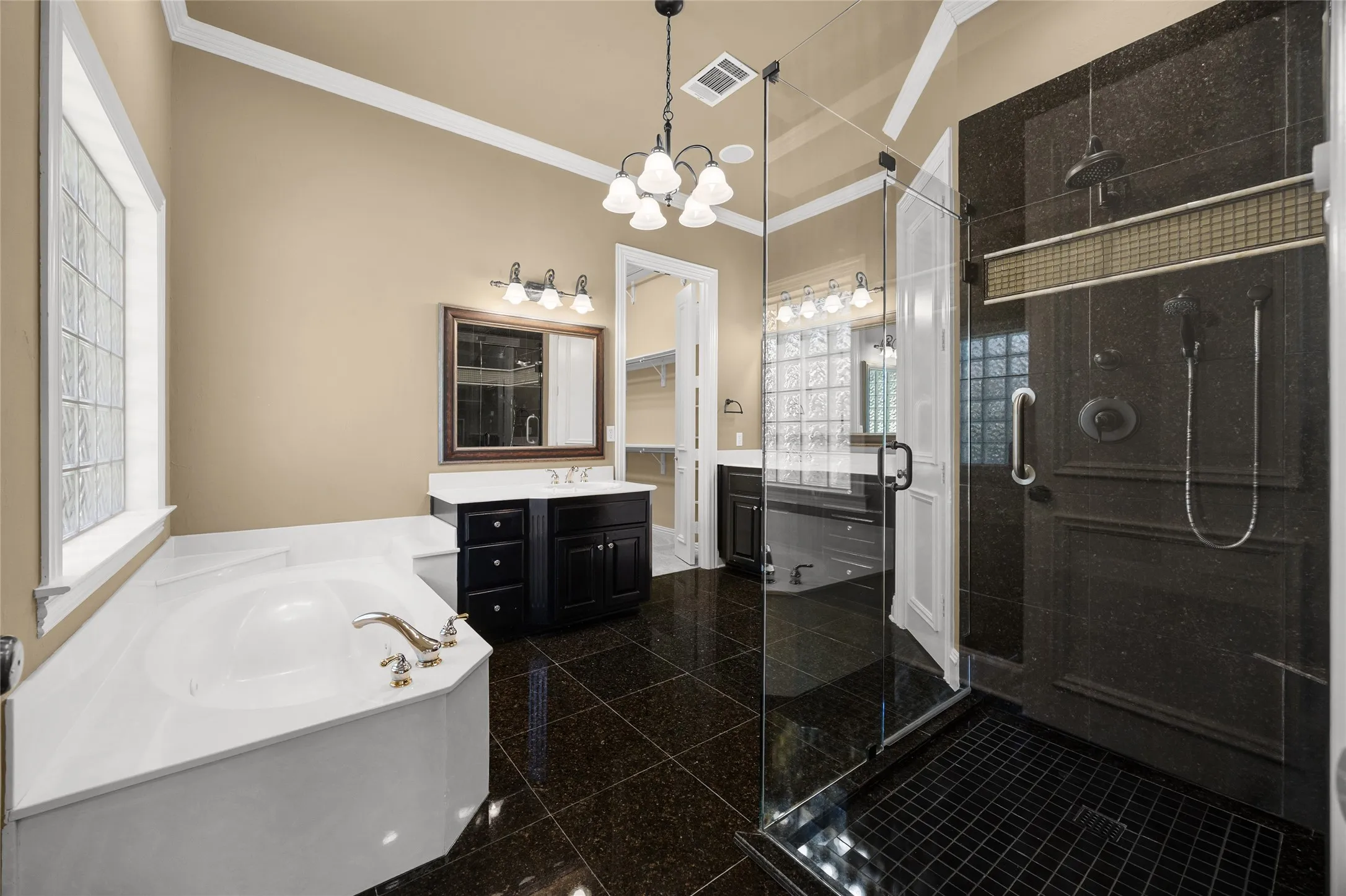 Single Family Residence For Sale in Rockwall County , 2409 Legend Drive, Heath, Texas 75032, 5 Bedroom, 5 Bathroom, 3 Garage spaces, 3,788 Sqft, built in 1999, mls#21359047, Real Estate Agent in Heath, Homes For Sale in Rockwall county, Homes For Sale in Heath, Realtor in Heath Texas, Real Estate Brokerage Independent Realty Texas, Luminita Cordes Realtor