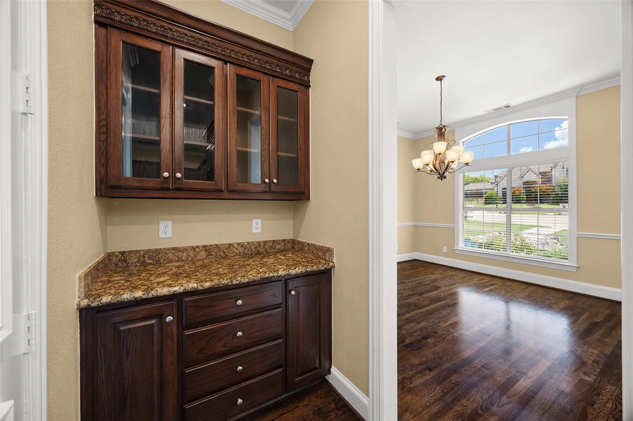 Single Family Residence For Sale in Rockwall County , 2409 Legend Drive, Heath, Texas 75032, 5 Bedroom, 5 Bathroom, 3 Garage spaces, 3,788 Sqft, built in 1999, mls#21359047, Real Estate Agent in Heath, Homes For Sale in Rockwall county, Homes For Sale in Heath, Realtor in Heath Texas, Real Estate Brokerage Independent Realty Texas, Luminita Cordes Realtor