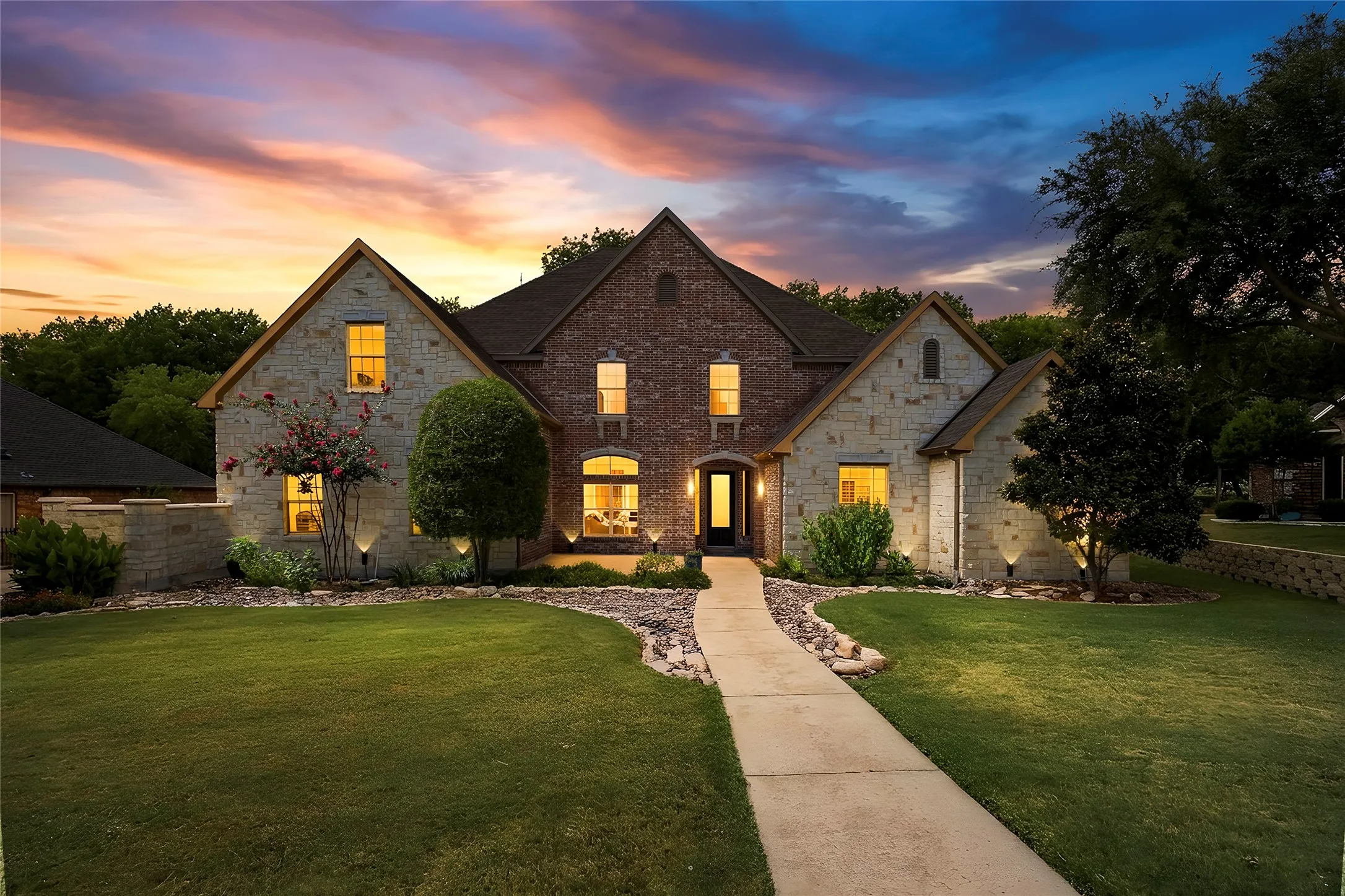 Single Family Residence For Sale in Rockwall County , 2409 Legend Drive, Heath, Texas 75032, 5 Bedroom, 5 Bathroom, 3 Garage spaces, 3,788 Sqft, built in 1999, mls#21359047, Real Estate Agent in Heath, Homes For Sale in Rockwall county, Homes For Sale in Heath, Realtor in Heath Texas, Real Estate Brokerage Independent Realty Texas, Luminita Cordes Realtor
