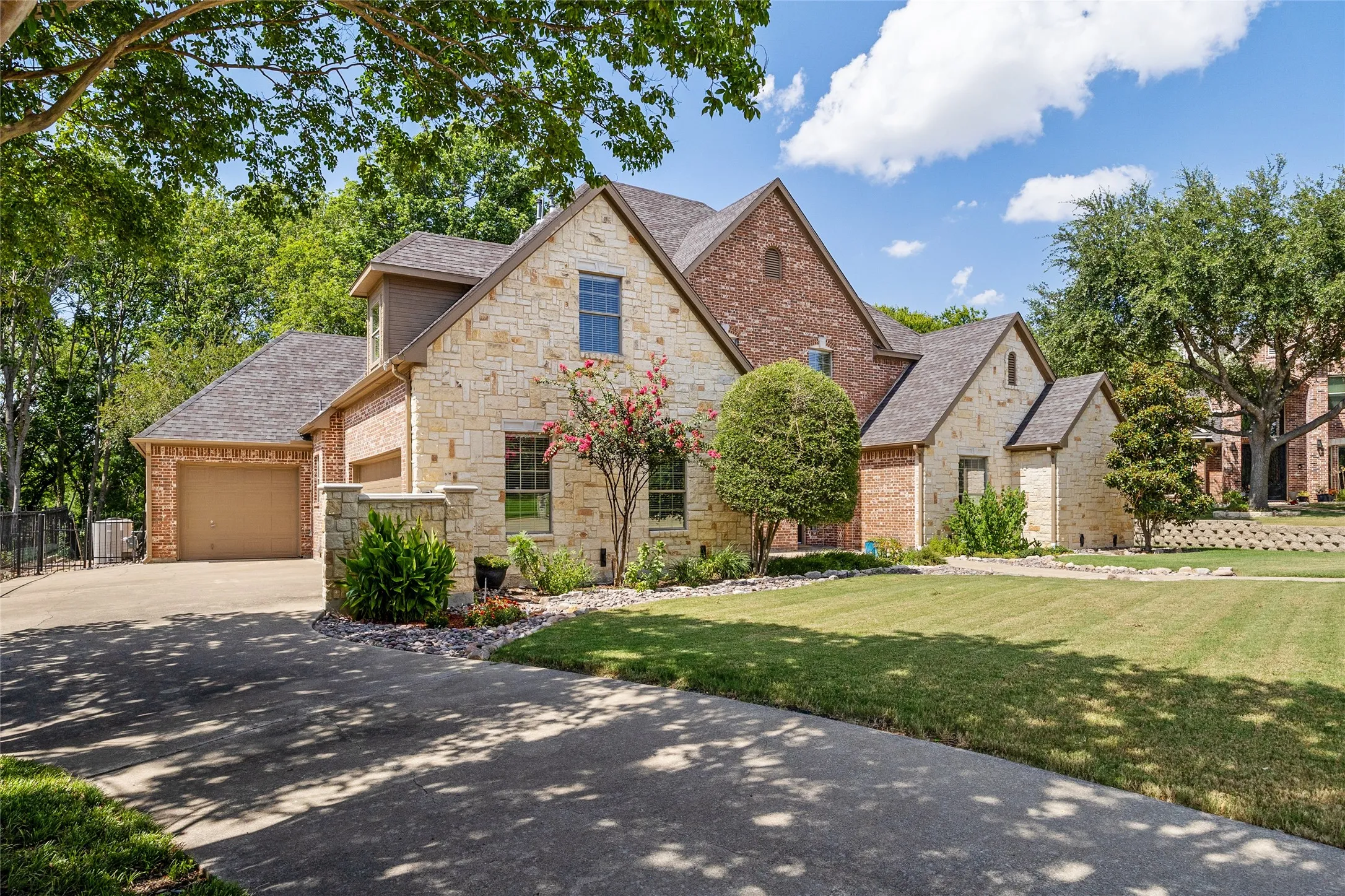 Single Family Residence For Sale in Rockwall County , 2409 Legend Drive, Heath, Texas 75032, 5 Bedroom, 5 Bathroom, 3 Garage spaces, 3,788 Sqft, built in 1999, mls#21359047, Real Estate Agent in Heath, Homes For Sale in Rockwall county, Homes For Sale in Heath, Realtor in Heath Texas, Real Estate Brokerage Independent Realty Texas, Luminita Cordes Realtor