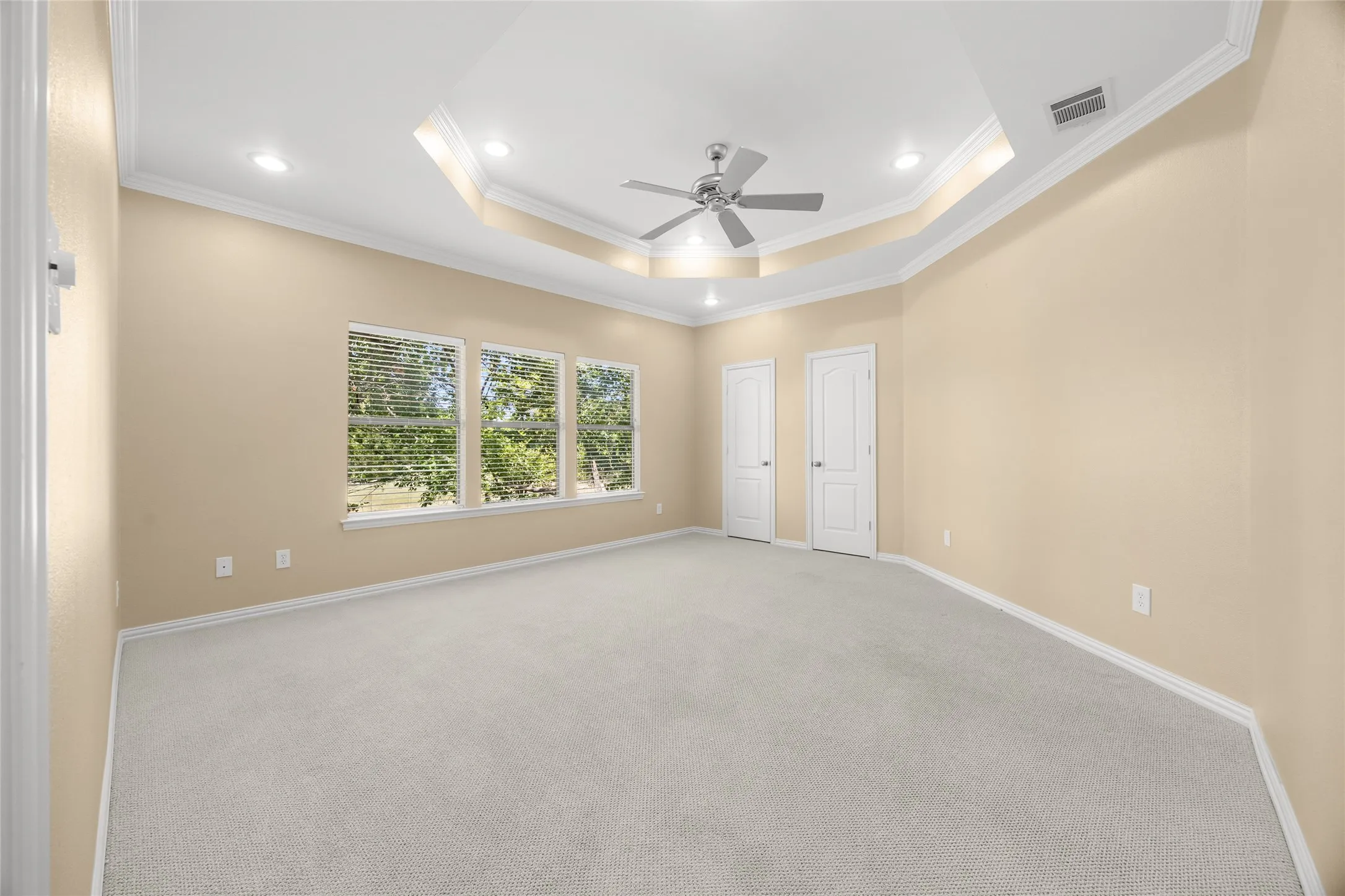 Single Family Residence For Sale in Rockwall County , 2409 Legend Drive, Heath, Texas 75032, 5 Bedroom, 5 Bathroom, 3 Garage spaces, 3,788 Sqft, built in 1999, mls#21359047, Real Estate Agent in Heath, Homes For Sale in Rockwall county, Homes For Sale in Heath, Realtor in Heath Texas, Real Estate Brokerage Independent Realty Texas, Luminita Cordes Realtor