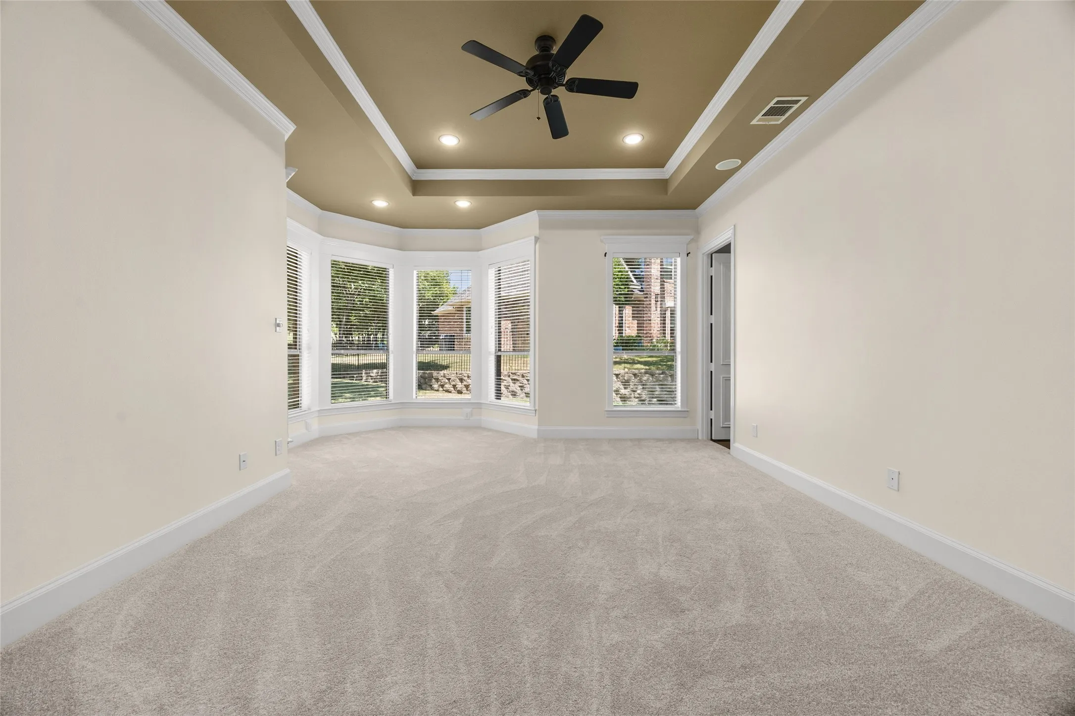 Single Family Residence For Sale in Rockwall County , 2409 Legend Drive, Heath, Texas 75032, 5 Bedroom, 5 Bathroom, 3 Garage spaces, 3,788 Sqft, built in 1999, mls#21359047, Real Estate Agent in Heath, Homes For Sale in Rockwall county, Homes For Sale in Heath, Realtor in Heath Texas, Real Estate Brokerage Independent Realty Texas, Luminita Cordes Realtor