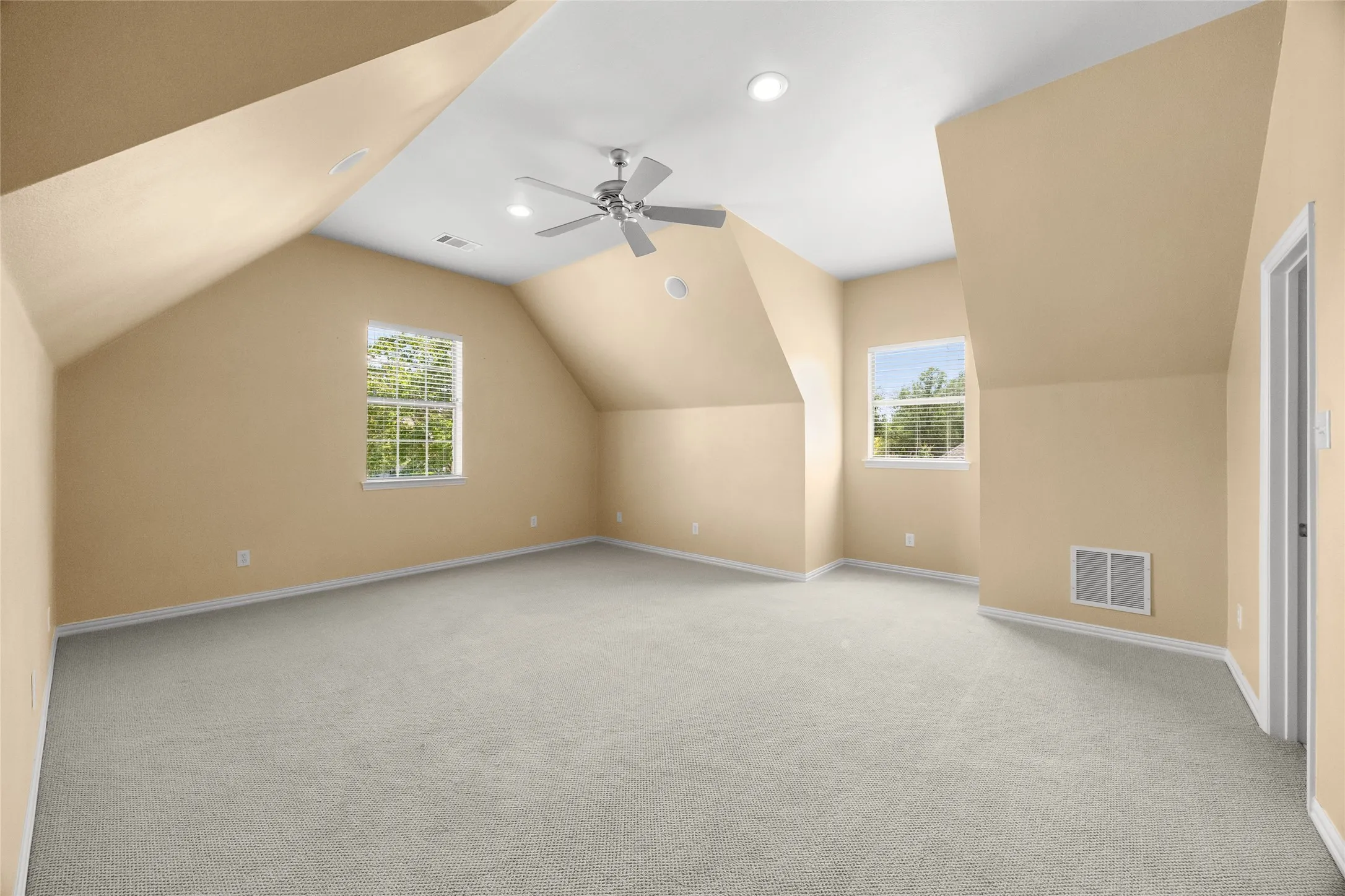 Single Family Residence For Sale in Rockwall County , 2409 Legend Drive, Heath, Texas 75032, 5 Bedroom, 5 Bathroom, 3 Garage spaces, 3,788 Sqft, built in 1999, mls#21359047, Real Estate Agent in Heath, Homes For Sale in Rockwall county, Homes For Sale in Heath, Realtor in Heath Texas, Real Estate Brokerage Independent Realty Texas, Luminita Cordes Realtor