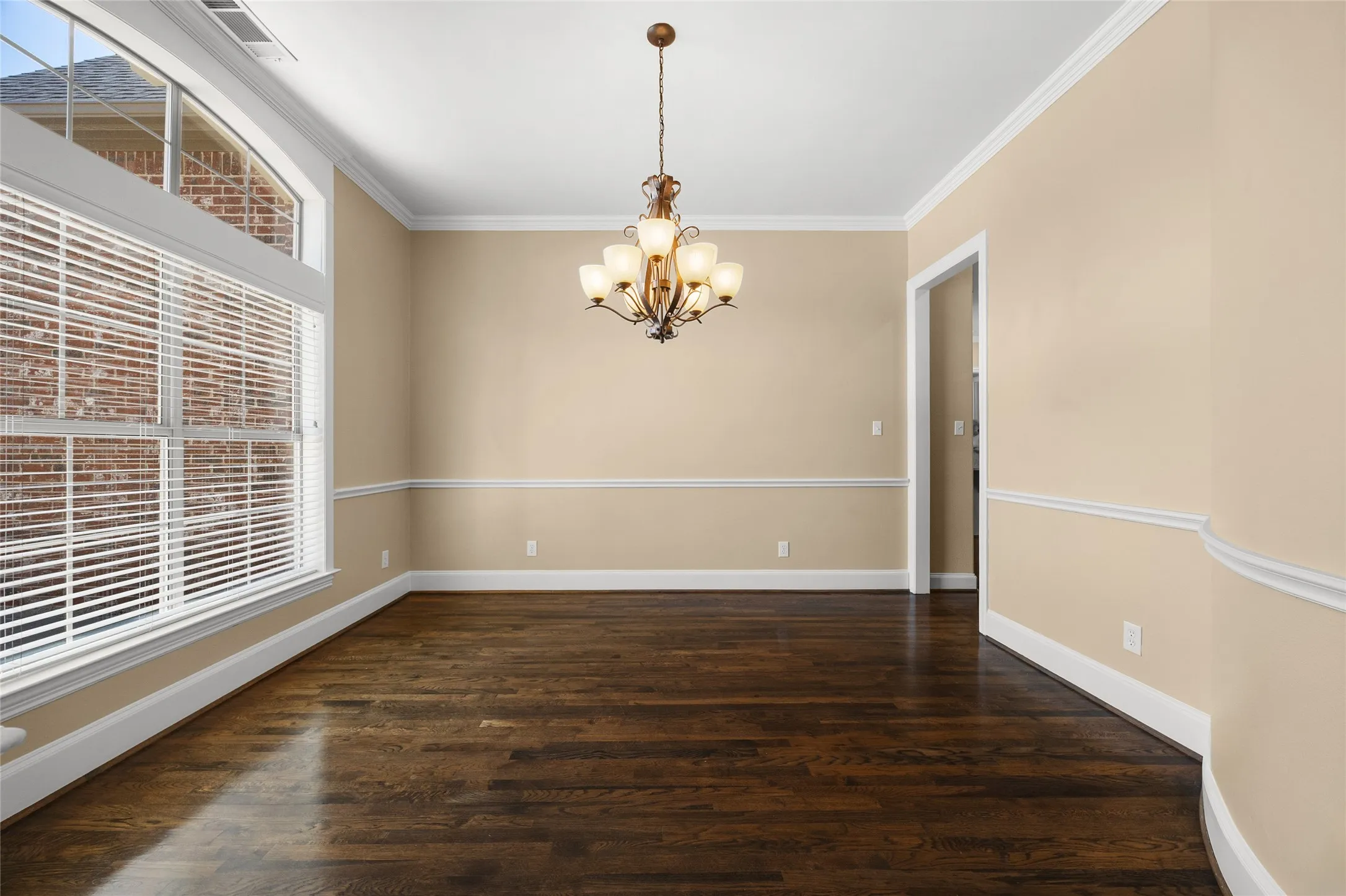 Single Family Residence For Sale in Rockwall County , 2409 Legend Drive, Heath, Texas 75032, 5 Bedroom, 5 Bathroom, 3 Garage spaces, 3,788 Sqft, built in 1999, mls#21359047, Real Estate Agent in Heath, Homes For Sale in Rockwall county, Homes For Sale in Heath, Realtor in Heath Texas, Real Estate Brokerage Independent Realty Texas, Luminita Cordes Realtor