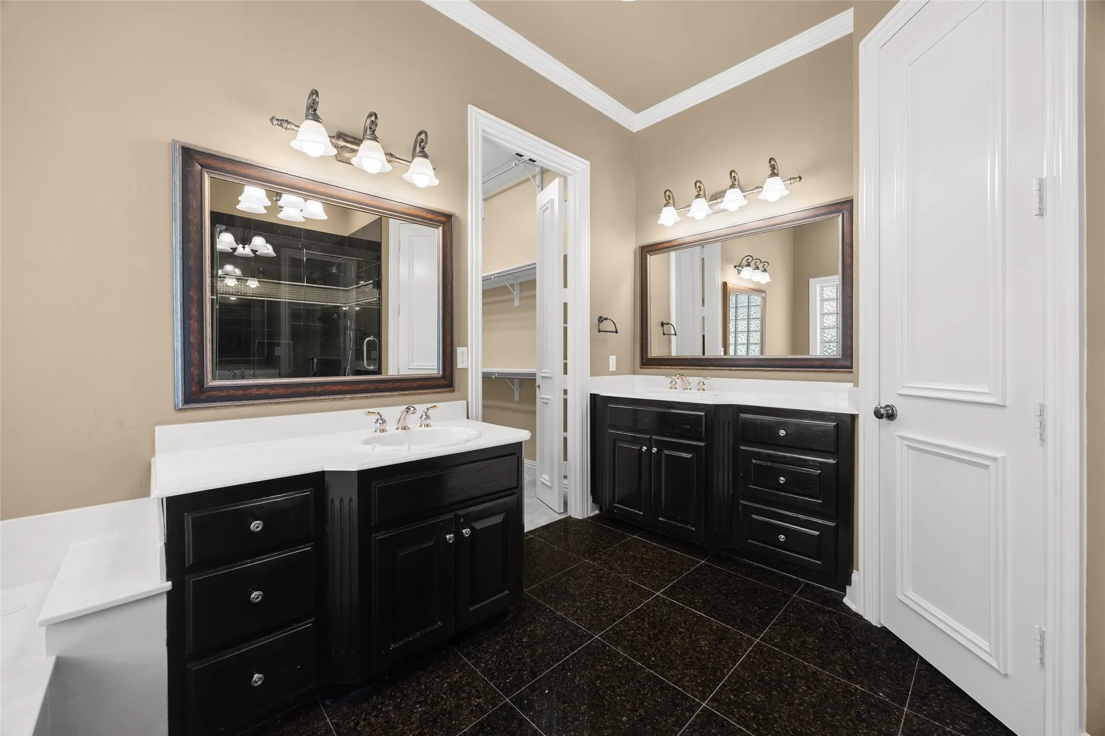 Single Family Residence For Sale in Rockwall County , 2409 Legend Drive, Heath, Texas 75032, 5 Bedroom, 5 Bathroom, 3 Garage spaces, 3,788 Sqft, built in 1999, mls#21359047, Real Estate Agent in Heath, Homes For Sale in Rockwall county, Homes For Sale in Heath, Realtor in Heath Texas, Real Estate Brokerage Independent Realty Texas, Luminita Cordes Realtor