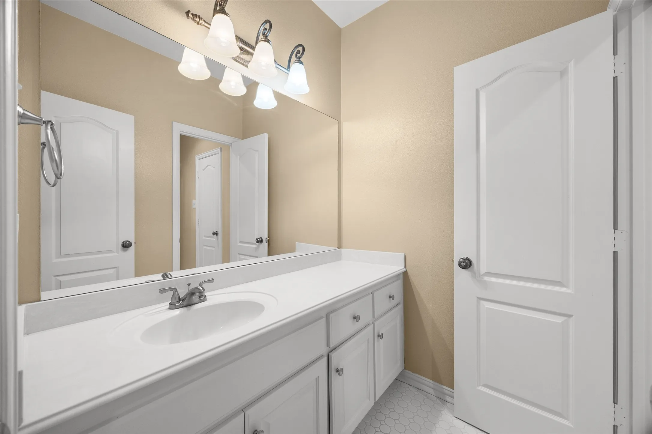Single Family Residence For Sale in Rockwall County , 2409 Legend Drive, Heath, Texas 75032, 5 Bedroom, 5 Bathroom, 3 Garage spaces, 3,788 Sqft, built in 1999, mls#21359047, Real Estate Agent in Heath, Homes For Sale in Rockwall county, Homes For Sale in Heath, Realtor in Heath Texas, Real Estate Brokerage Independent Realty Texas, Luminita Cordes Realtor