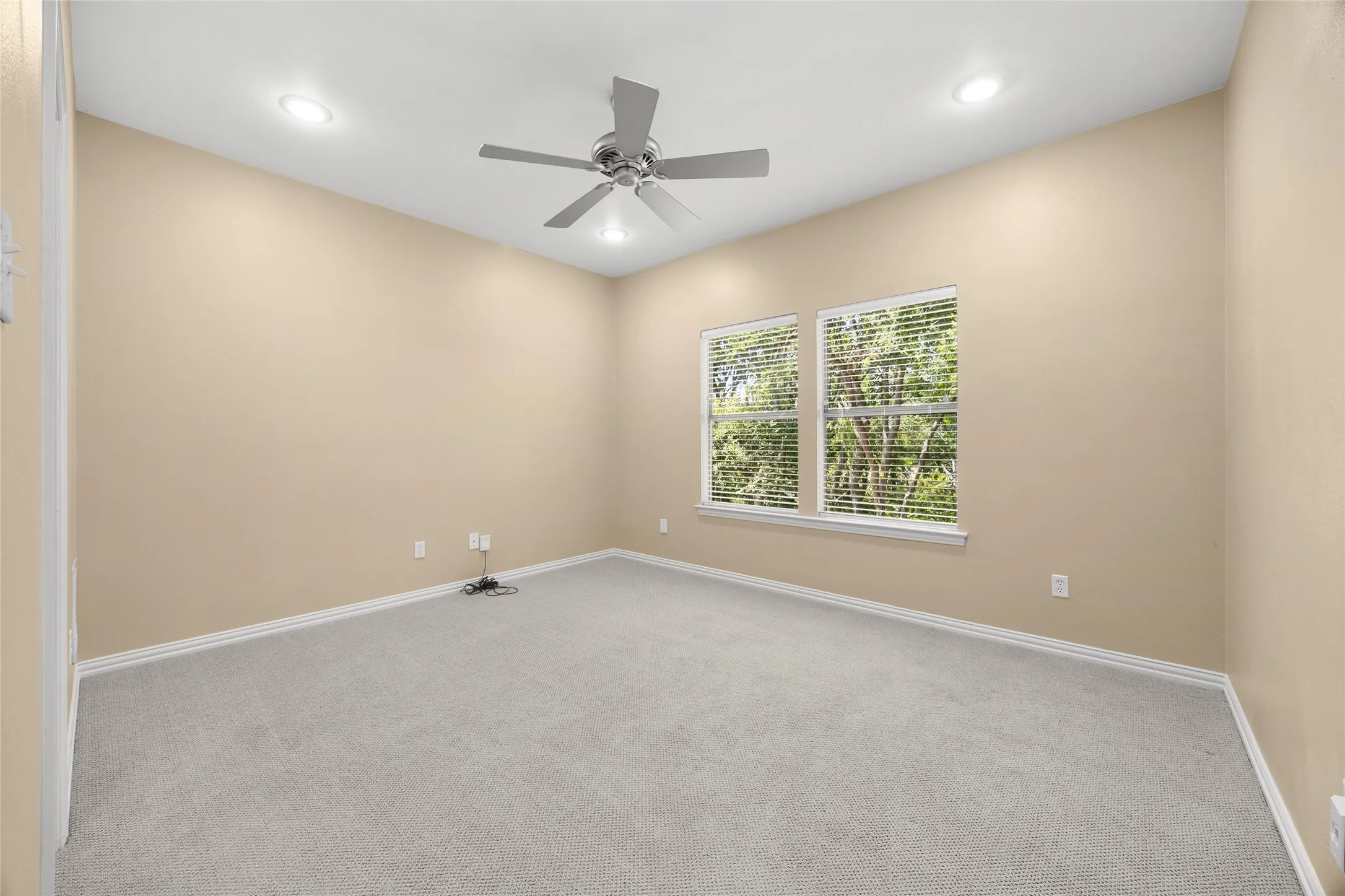 Single Family Residence For Sale in Rockwall County , 2409 Legend Drive, Heath, Texas 75032, 5 Bedroom, 5 Bathroom, 3 Garage spaces, 3,788 Sqft, built in 1999, mls#21359047, Real Estate Agent in Heath, Homes For Sale in Rockwall county, Homes For Sale in Heath, Realtor in Heath Texas, Real Estate Brokerage Independent Realty Texas, Luminita Cordes Realtor