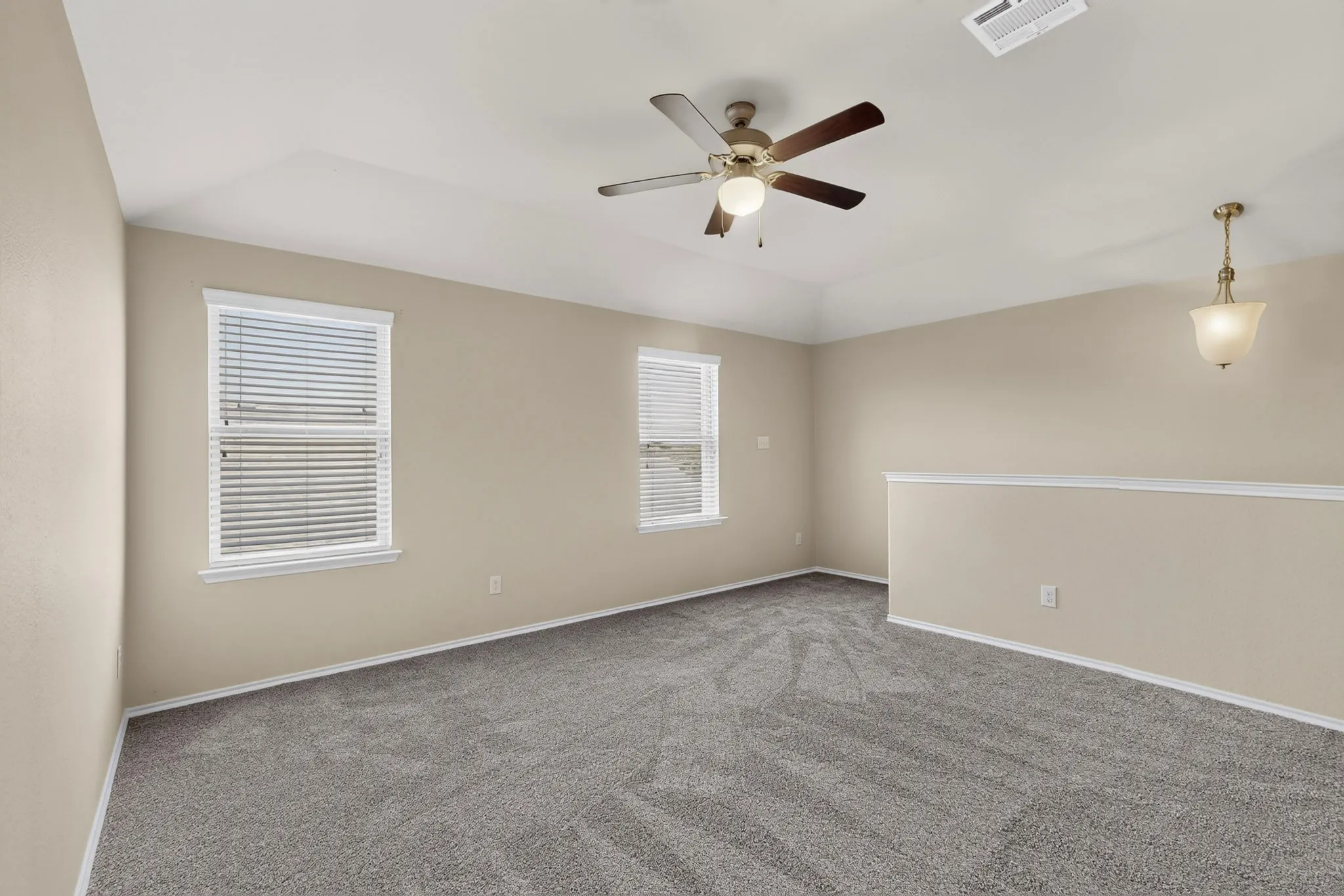 Single Family Residence For Sale in Grayson County , 410 Dartmouth Drive, Van Alstyne, Texas 75496, 4 Bedroom, 3 Bathroom, 2 Garage spaces, 2,640 Sqft, built in 2015, mls#21359191, Real Estate Agent in Van Alstyne, Homes For Sale in Grayson county, Homes For Sale in Van Alstyne, Realtor in Van Alstyne Texas, Real Estate Brokerage Independent Realty Texas, Luminita Cordes Realtor