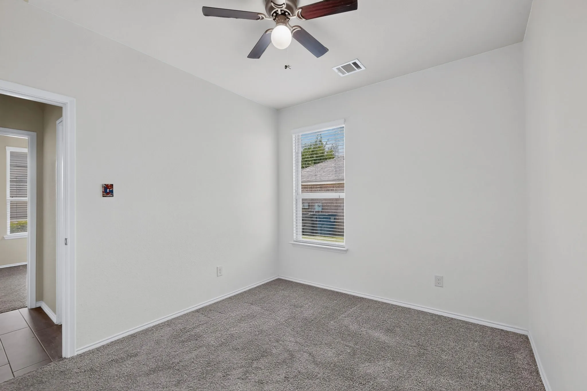 Single Family Residence For Sale in Grayson County , 410 Dartmouth Drive, Van Alstyne, Texas 75496, 4 Bedroom, 3 Bathroom, 2 Garage spaces, 2,640 Sqft, built in 2015, mls#21359191, Real Estate Agent in Van Alstyne, Homes For Sale in Grayson county, Homes For Sale in Van Alstyne, Realtor in Van Alstyne Texas, Real Estate Brokerage Independent Realty Texas, Luminita Cordes Realtor
