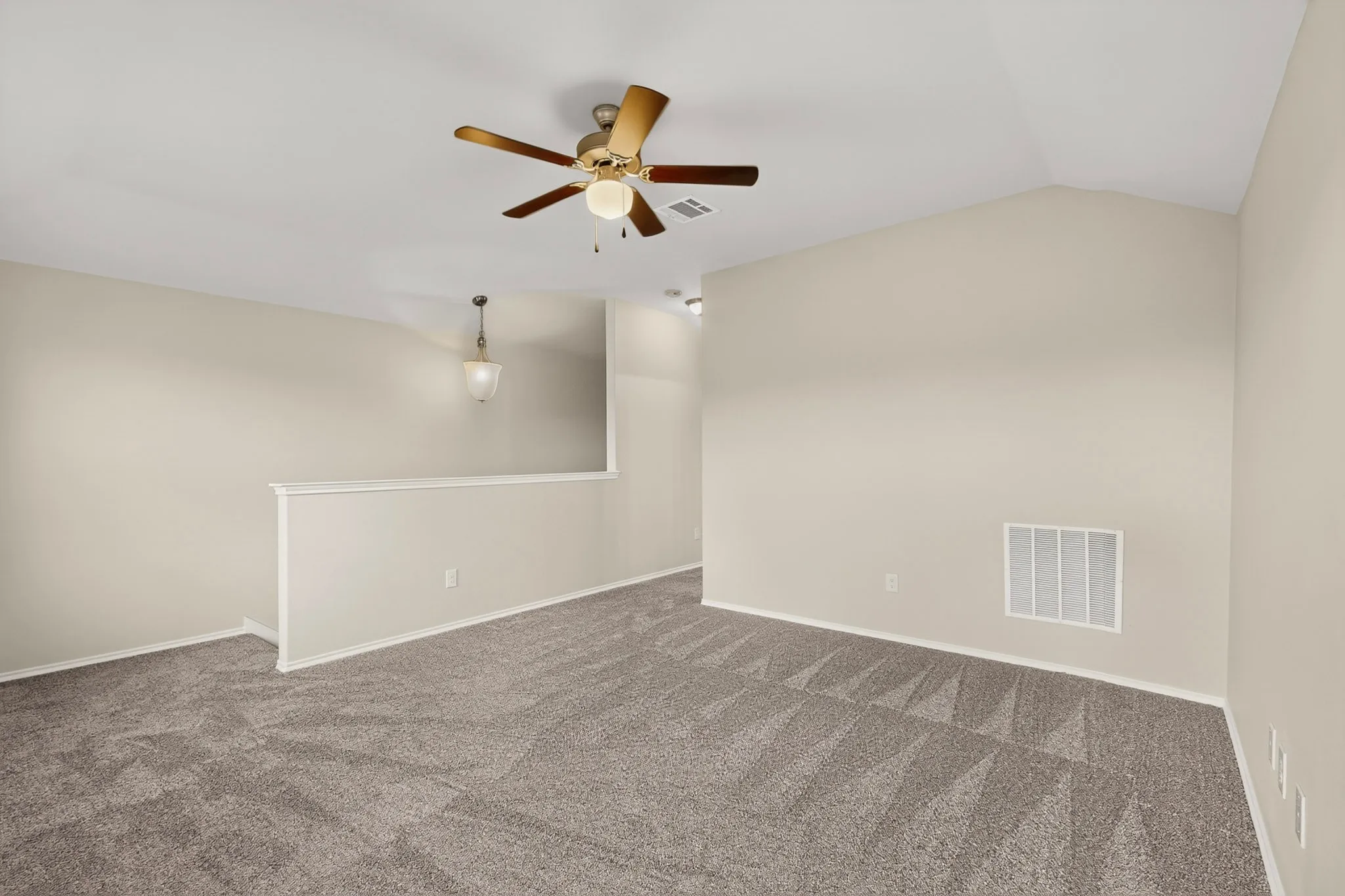 Single Family Residence For Sale in Grayson County , 410 Dartmouth Drive, Van Alstyne, Texas 75496, 4 Bedroom, 3 Bathroom, 2 Garage spaces, 2,640 Sqft, built in 2015, mls#21359191, Real Estate Agent in Van Alstyne, Homes For Sale in Grayson county, Homes For Sale in Van Alstyne, Realtor in Van Alstyne Texas, Real Estate Brokerage Independent Realty Texas, Luminita Cordes Realtor