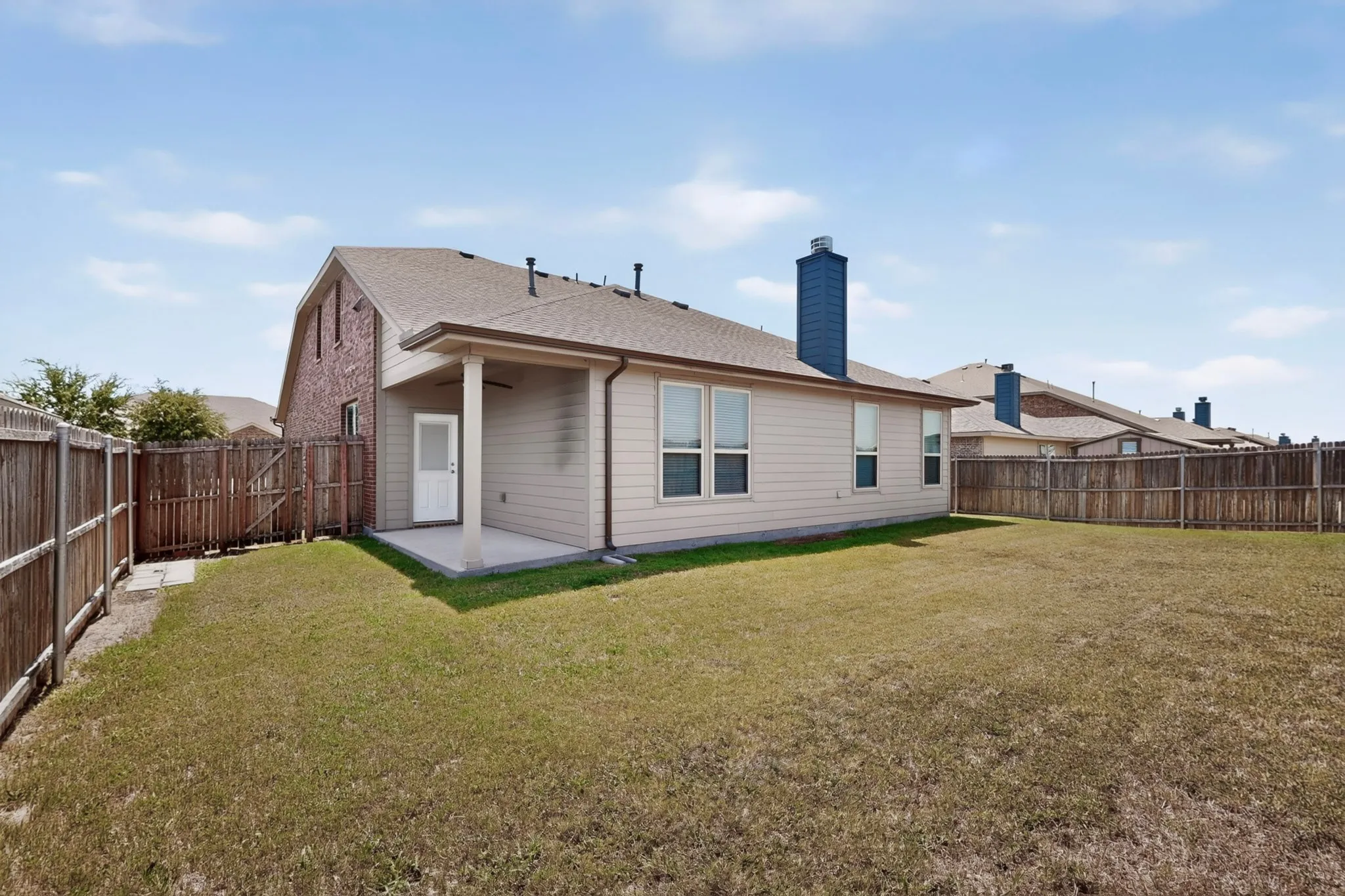 Single Family Residence For Sale in Grayson County , 410 Dartmouth Drive, Van Alstyne, Texas 75496, 4 Bedroom, 3 Bathroom, 2 Garage spaces, 2,640 Sqft, built in 2015, mls#21359191, Real Estate Agent in Van Alstyne, Homes For Sale in Grayson county, Homes For Sale in Van Alstyne, Realtor in Van Alstyne Texas, Real Estate Brokerage Independent Realty Texas, Luminita Cordes Realtor