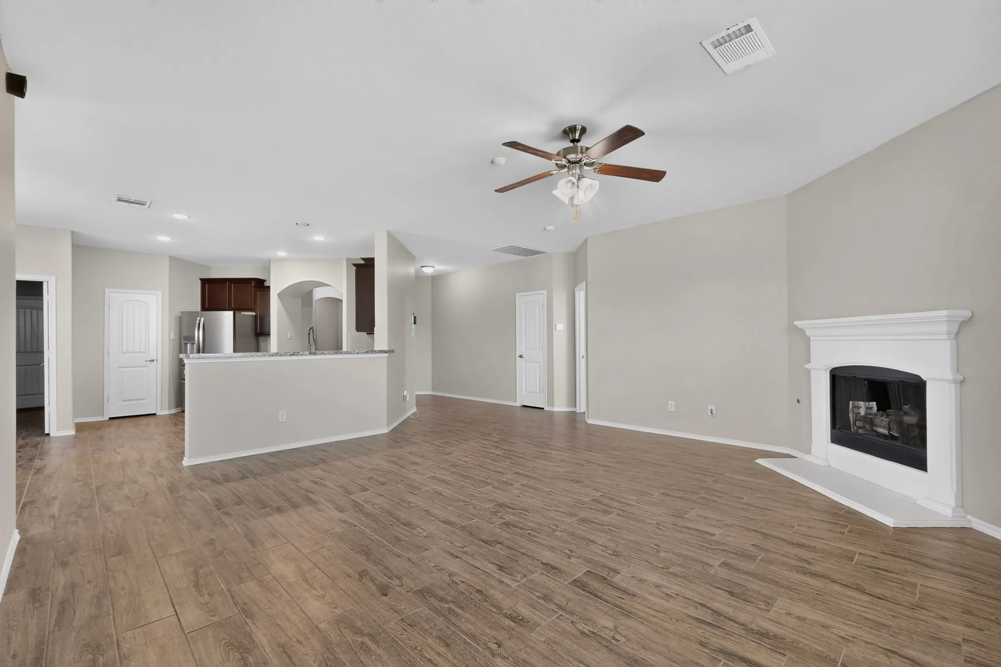 Single Family Residence For Sale in Grayson County , 410 Dartmouth Drive, Van Alstyne, Texas 75496, 4 Bedroom, 3 Bathroom, 2 Garage spaces, 2,640 Sqft, built in 2015, mls#21359191, Real Estate Agent in Van Alstyne, Homes For Sale in Grayson county, Homes For Sale in Van Alstyne, Realtor in Van Alstyne Texas, Real Estate Brokerage Independent Realty Texas, Luminita Cordes Realtor
