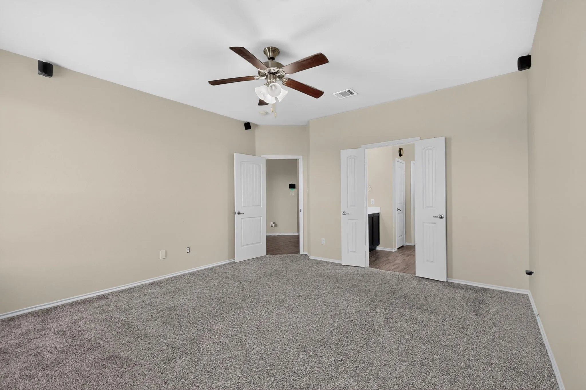 Single Family Residence For Sale in Grayson County , 410 Dartmouth Drive, Van Alstyne, Texas 75496, 4 Bedroom, 3 Bathroom, 2 Garage spaces, 2,640 Sqft, built in 2015, mls#21359191, Real Estate Agent in Van Alstyne, Homes For Sale in Grayson county, Homes For Sale in Van Alstyne, Realtor in Van Alstyne Texas, Real Estate Brokerage Independent Realty Texas, Luminita Cordes Realtor