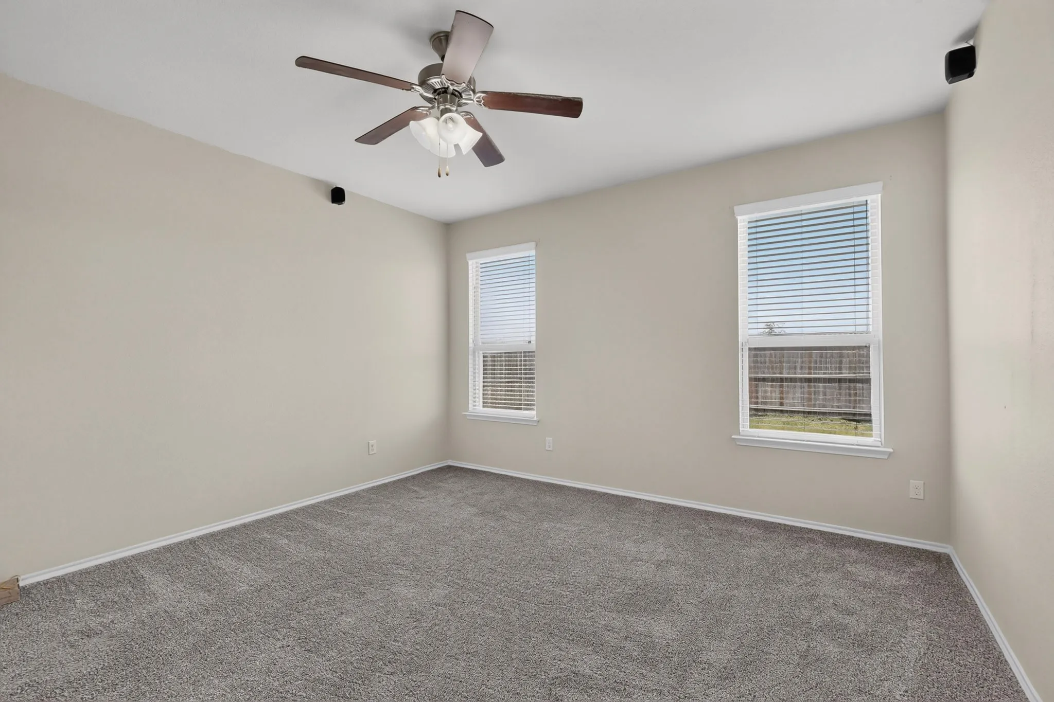 Single Family Residence For Sale in Grayson County , 410 Dartmouth Drive, Van Alstyne, Texas 75496, 4 Bedroom, 3 Bathroom, 2 Garage spaces, 2,640 Sqft, built in 2015, mls#21359191, Real Estate Agent in Van Alstyne, Homes For Sale in Grayson county, Homes For Sale in Van Alstyne, Realtor in Van Alstyne Texas, Real Estate Brokerage Independent Realty Texas, Luminita Cordes Realtor