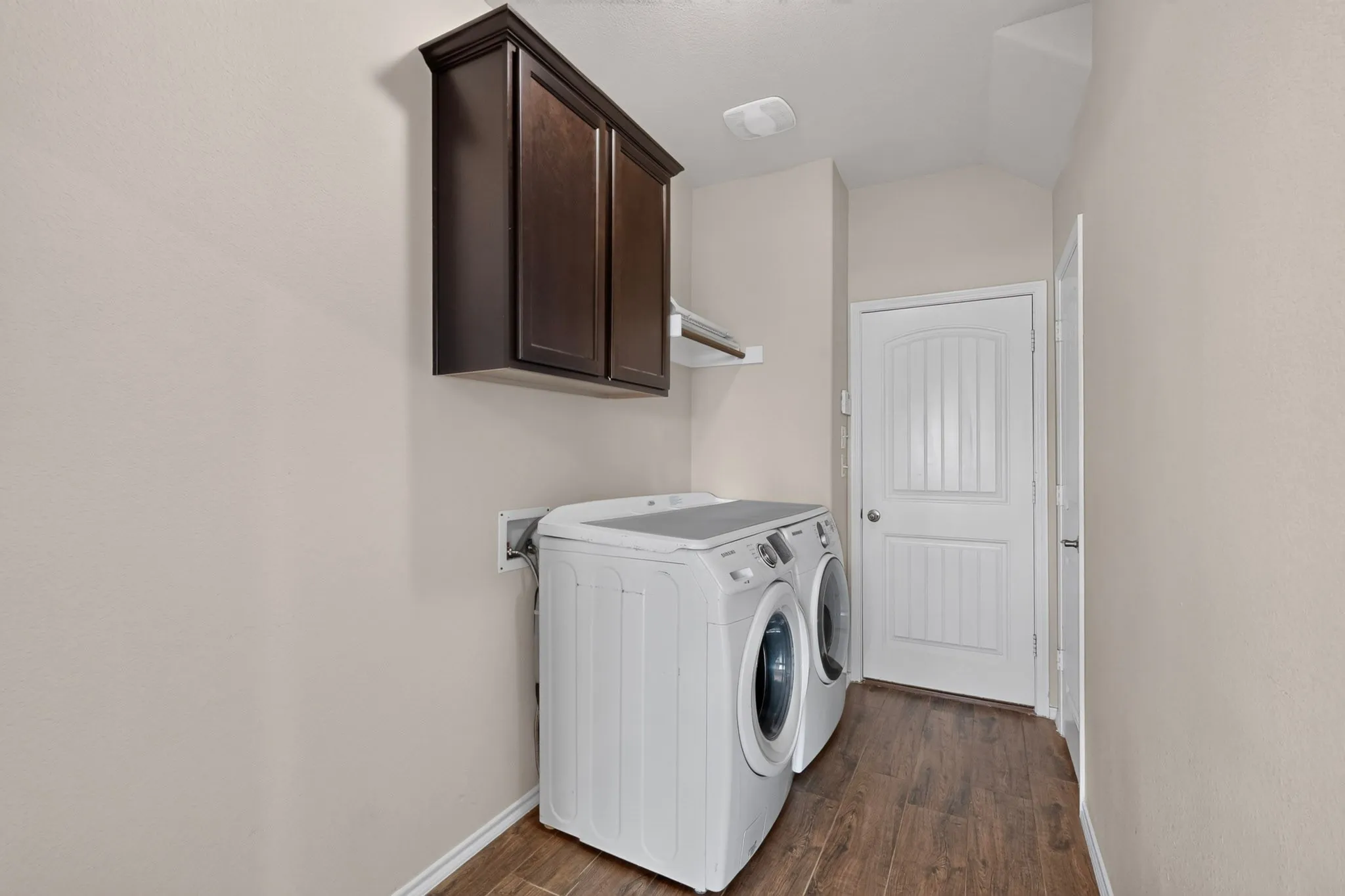 Single Family Residence For Sale in Grayson County , 410 Dartmouth Drive, Van Alstyne, Texas 75496, 4 Bedroom, 3 Bathroom, 2 Garage spaces, 2,640 Sqft, built in 2015, mls#21359191, Real Estate Agent in Van Alstyne, Homes For Sale in Grayson county, Homes For Sale in Van Alstyne, Realtor in Van Alstyne Texas, Real Estate Brokerage Independent Realty Texas, Luminita Cordes Realtor