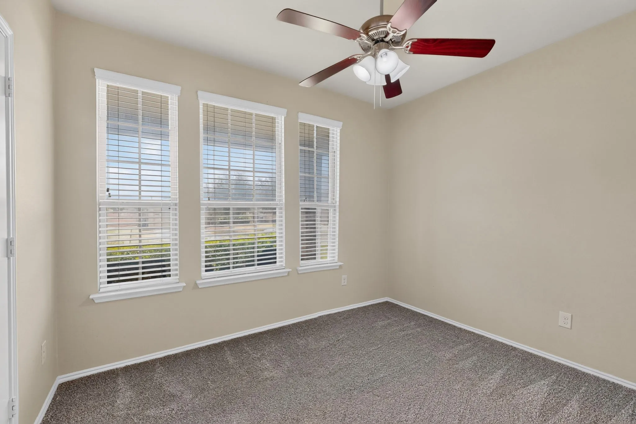 Single Family Residence For Sale in Grayson County , 410 Dartmouth Drive, Van Alstyne, Texas 75496, 4 Bedroom, 3 Bathroom, 2 Garage spaces, 2,640 Sqft, built in 2015, mls#21359191, Real Estate Agent in Van Alstyne, Homes For Sale in Grayson county, Homes For Sale in Van Alstyne, Realtor in Van Alstyne Texas, Real Estate Brokerage Independent Realty Texas, Luminita Cordes Realtor