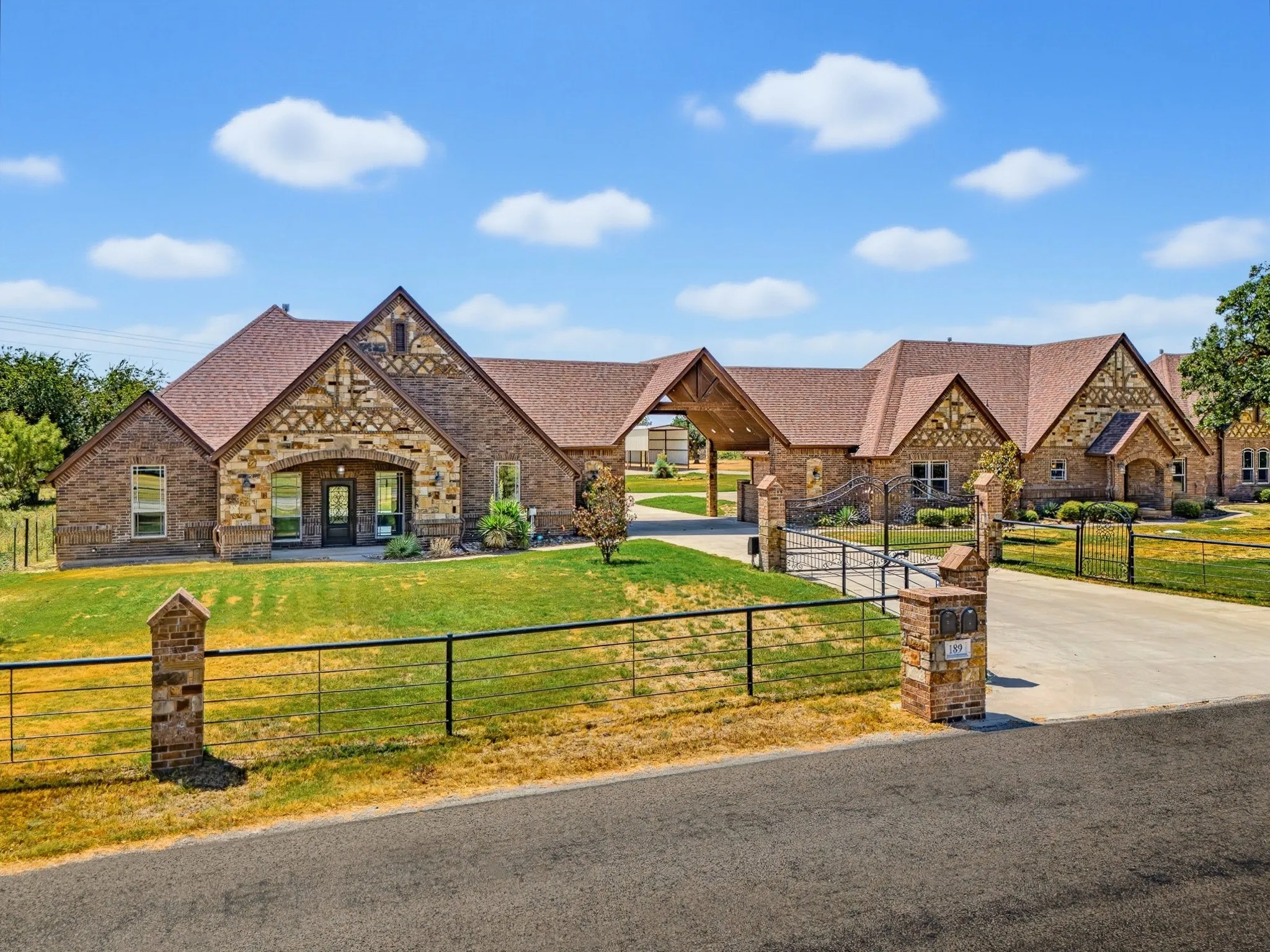 Single Family Residence For Sale in Wise County , 189 Hlavek Road, Decatur, Texas 76234, 6 Bedroom, 6 Bathroom, 10 Garage spaces, 8,074 Sqft, built in 2007, mls#21359680, Real Estate Agent in Decatur, Homes For Sale in Wise county, Homes For Sale in Decatur, Realtor in Decatur Texas, Real Estate Brokerage Independent Realty Texas, Luminita Cordes Realtor