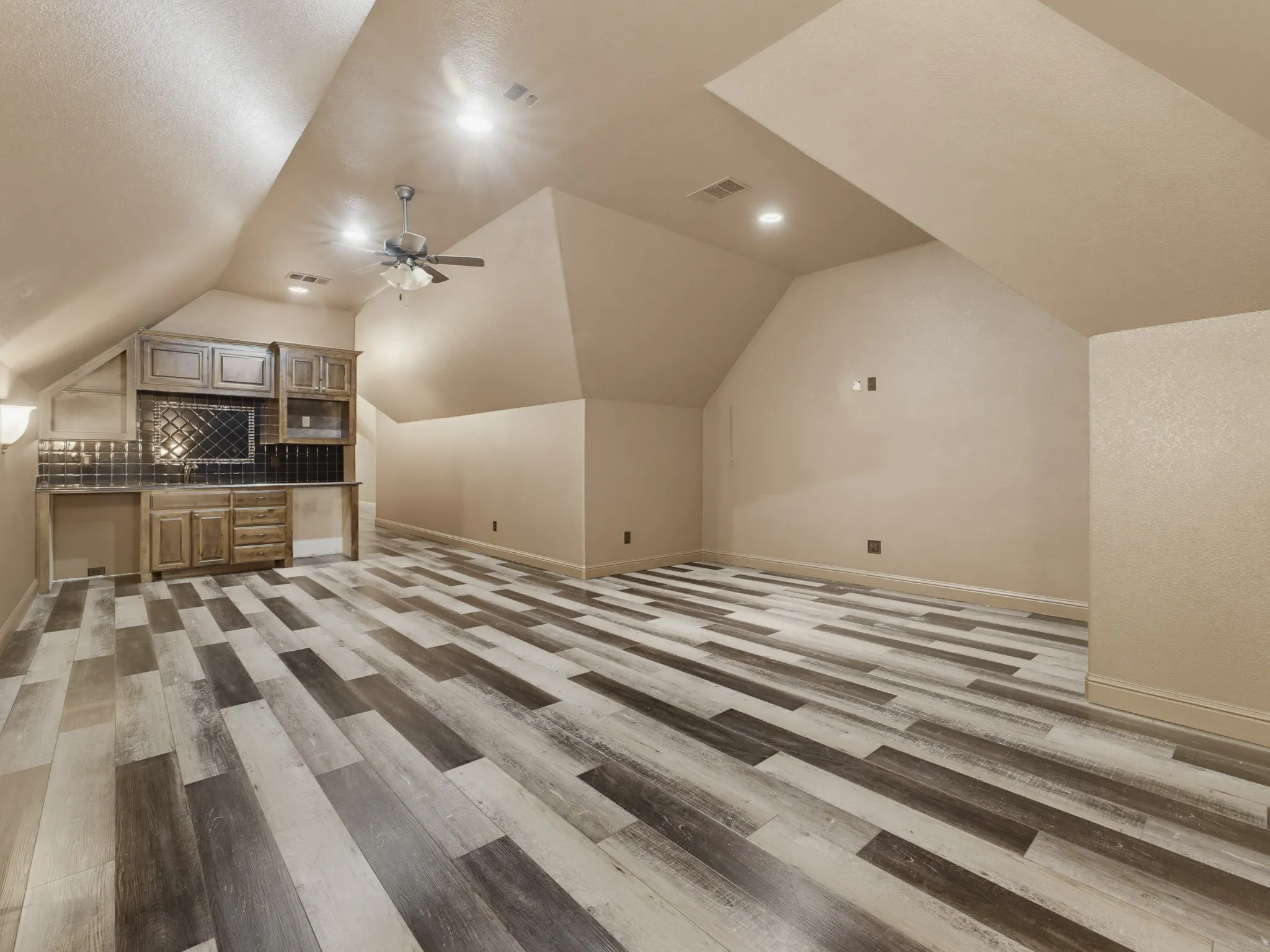 Single Family Residence For Sale in Wise County , 189 Hlavek Road, Decatur, Texas 76234, 6 Bedroom, 6 Bathroom, 10 Garage spaces, 8,074 Sqft, built in 2007, mls#21359680, Real Estate Agent in Decatur, Homes For Sale in Wise county, Homes For Sale in Decatur, Realtor in Decatur Texas, Real Estate Brokerage Independent Realty Texas, Luminita Cordes Realtor