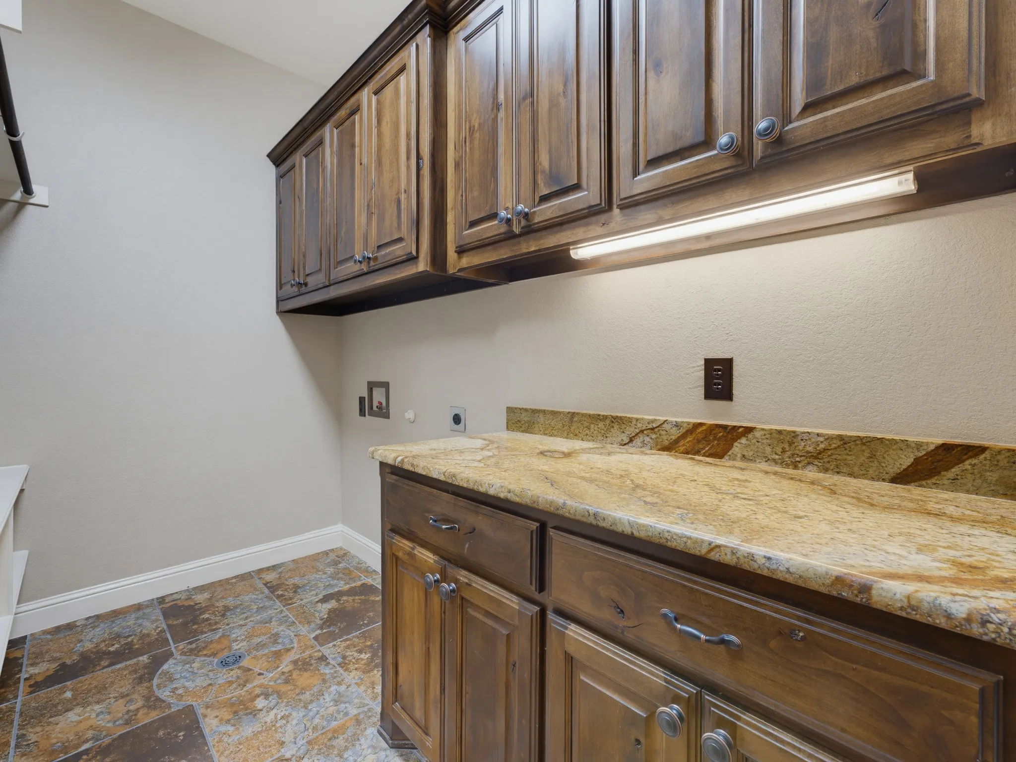Single Family Residence For Sale in Wise County , 189 Hlavek Road, Decatur, Texas 76234, 6 Bedroom, 6 Bathroom, 10 Garage spaces, 8,074 Sqft, built in 2007, mls#21359680, Real Estate Agent in Decatur, Homes For Sale in Wise county, Homes For Sale in Decatur, Realtor in Decatur Texas, Real Estate Brokerage Independent Realty Texas, Luminita Cordes Realtor