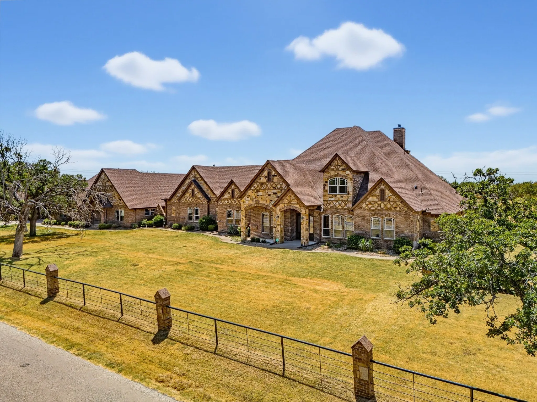 Single Family Residence For Sale in Wise County , 189 Hlavek Road, Decatur, Texas 76234, 6 Bedroom, 6 Bathroom, 10 Garage spaces, 8,074 Sqft, built in 2007, mls#21359680, Real Estate Agent in Decatur, Homes For Sale in Wise county, Homes For Sale in Decatur, Realtor in Decatur Texas, Real Estate Brokerage Independent Realty Texas, Luminita Cordes Realtor