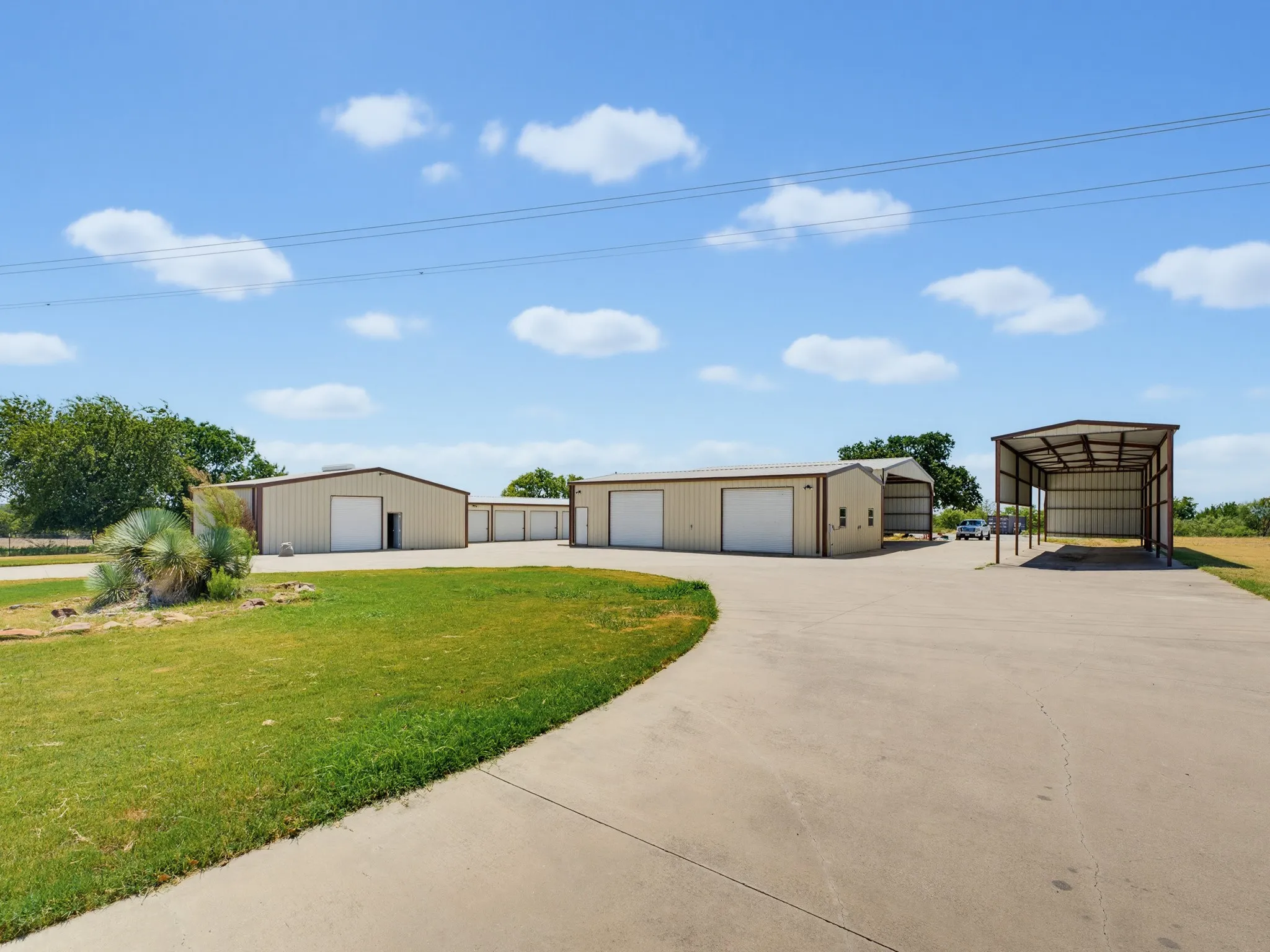 Single Family Residence For Sale in Wise County , 189 Hlavek Road, Decatur, Texas 76234, 6 Bedroom, 6 Bathroom, 10 Garage spaces, 8,074 Sqft, built in 2007, mls#21359680, Real Estate Agent in Decatur, Homes For Sale in Wise county, Homes For Sale in Decatur, Realtor in Decatur Texas, Real Estate Brokerage Independent Realty Texas, Luminita Cordes Realtor
