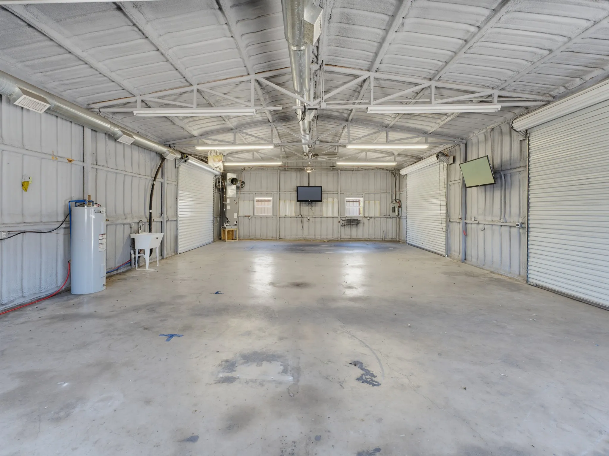 Single Family Residence For Sale in Wise County , 189 Hlavek Road, Decatur, Texas 76234, 6 Bedroom, 6 Bathroom, 10 Garage spaces, 8,074 Sqft, built in 2007, mls#21359680, Real Estate Agent in Decatur, Homes For Sale in Wise county, Homes For Sale in Decatur, Realtor in Decatur Texas, Real Estate Brokerage Independent Realty Texas, Luminita Cordes Realtor
