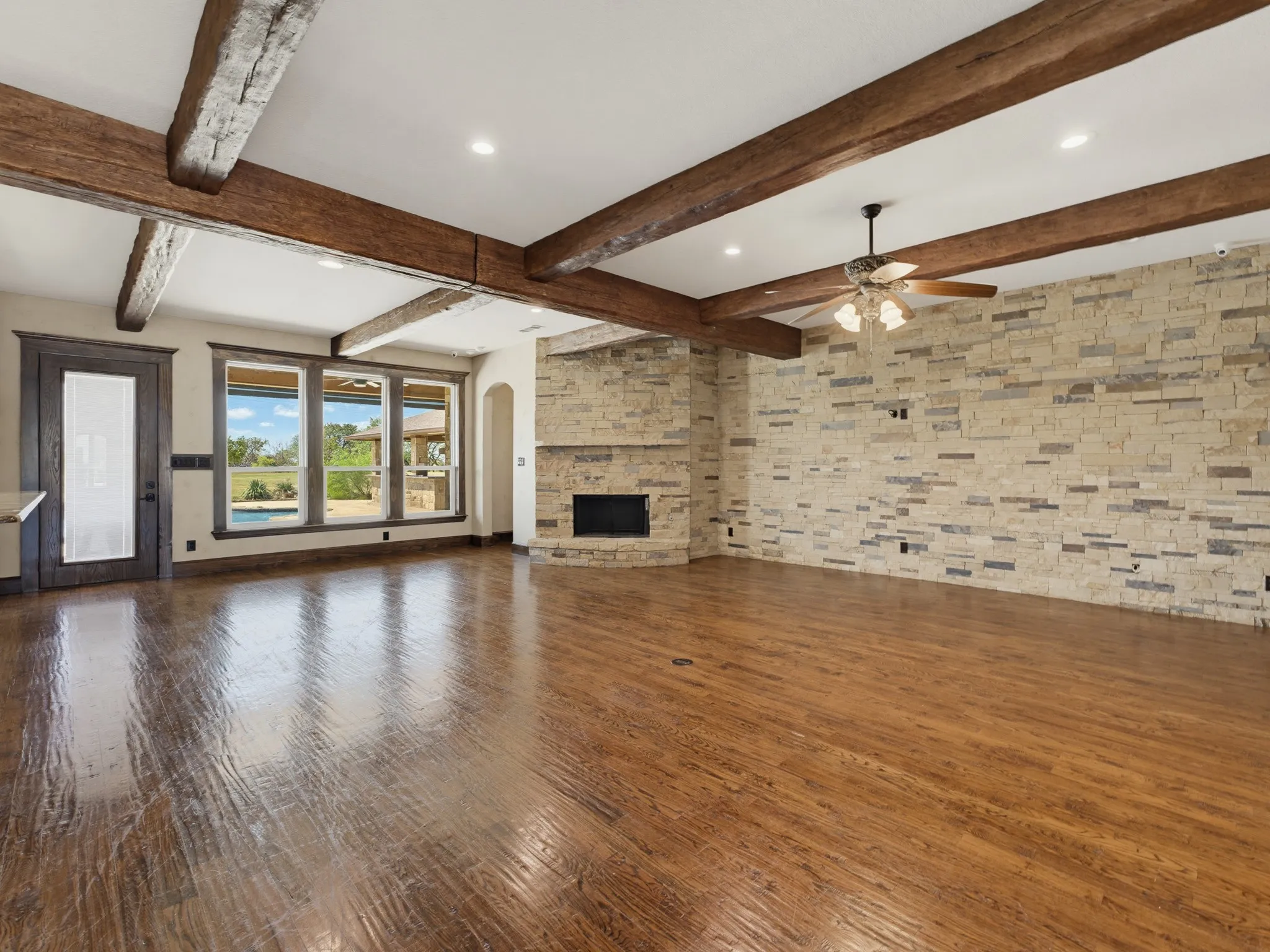 Single Family Residence For Sale in Wise County , 189 Hlavek Road, Decatur, Texas 76234, 6 Bedroom, 6 Bathroom, 10 Garage spaces, 8,074 Sqft, built in 2007, mls#21359680, Real Estate Agent in Decatur, Homes For Sale in Wise county, Homes For Sale in Decatur, Realtor in Decatur Texas, Real Estate Brokerage Independent Realty Texas, Luminita Cordes Realtor