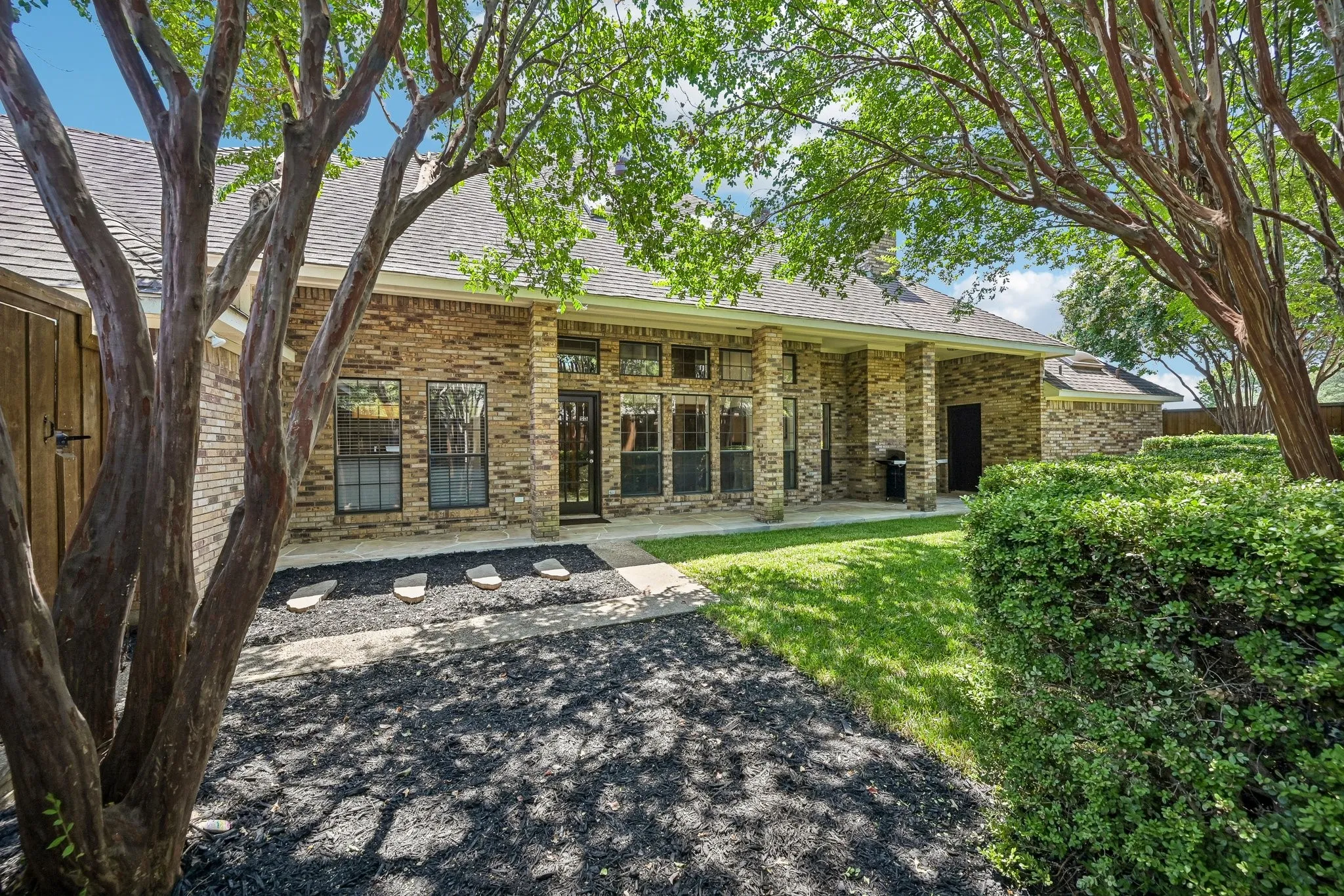 Single Family Residence For Sale in Collin County , 925 Spring Brook Drive, Allen, Texas 75002, 3 Bedroom, 3 Bathroom, 2 Garage spaces, 2,508 Sqft, built in 1985, mls#21356036, Real Estate Agent in Allen, Homes For Sale in Collin county, Homes For Sale in Allen, Realtor in Allen Texas, Real Estate Brokerage Independent Realty Texas, Luminita Cordes Realtor